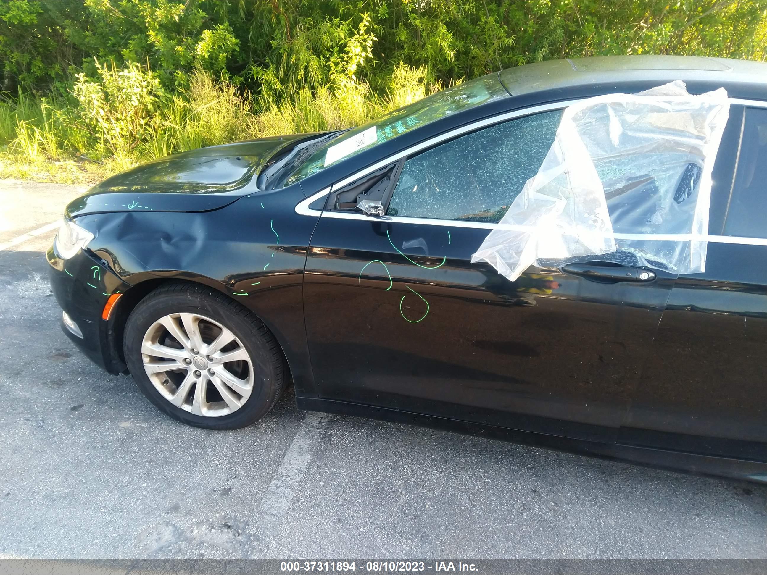 CHRYSLER 200 image 6