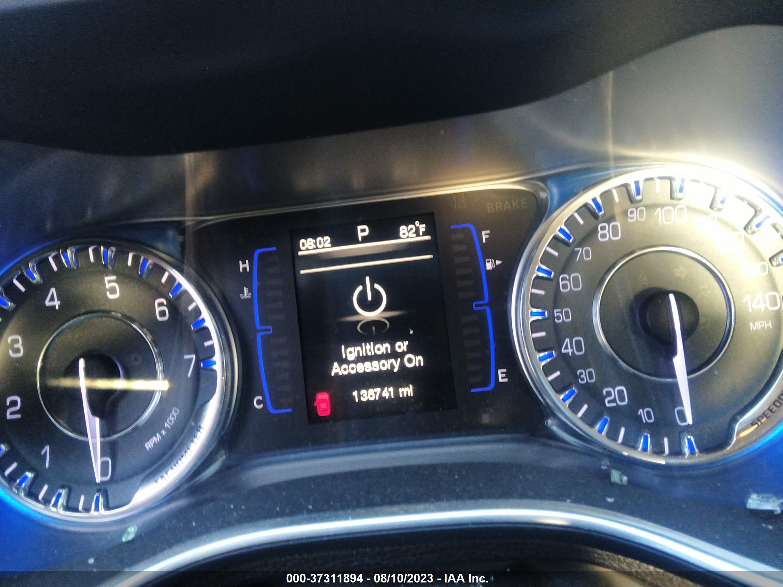 CHRYSLER 200 image 7