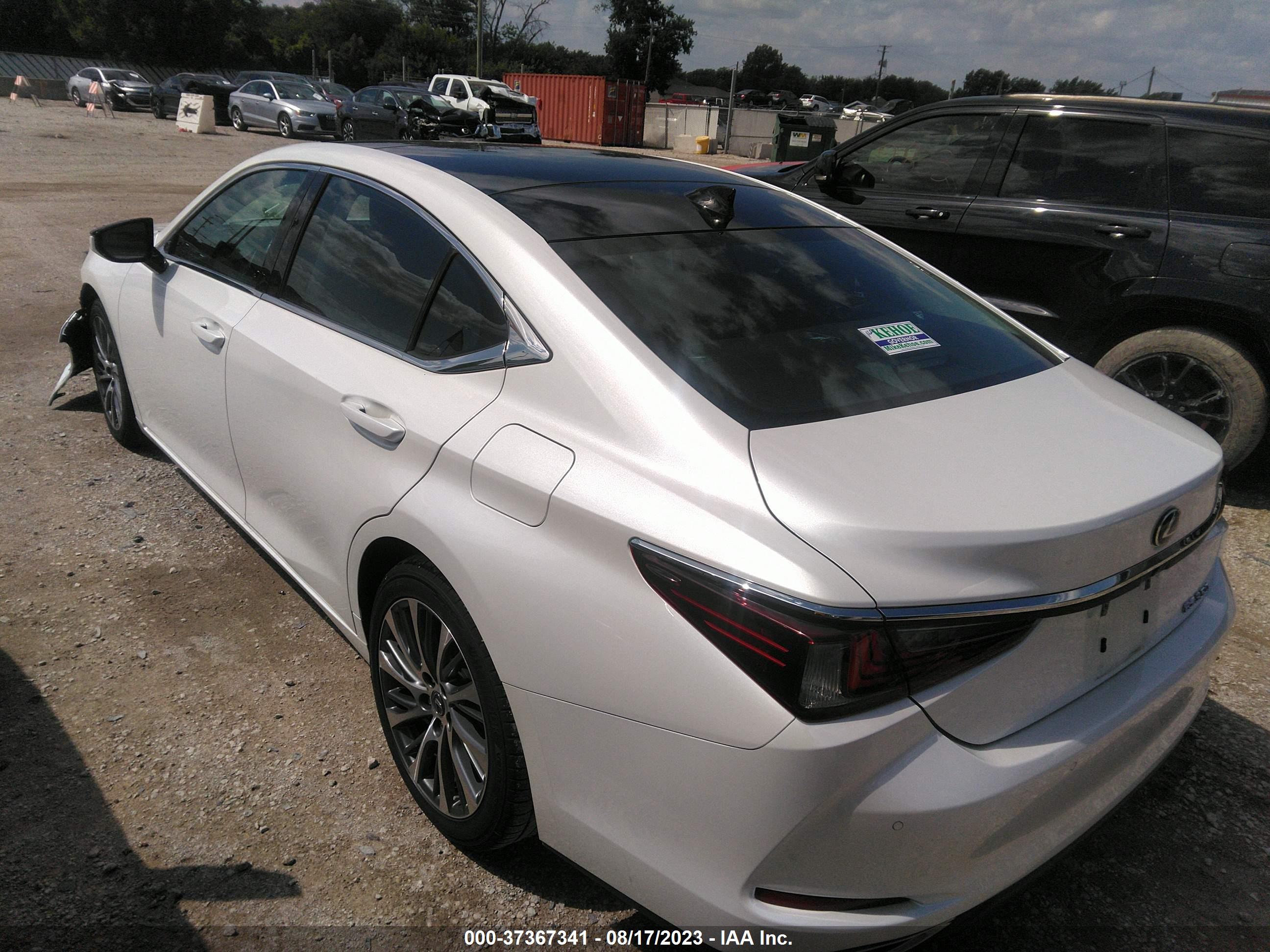 LEXUS ES image 3