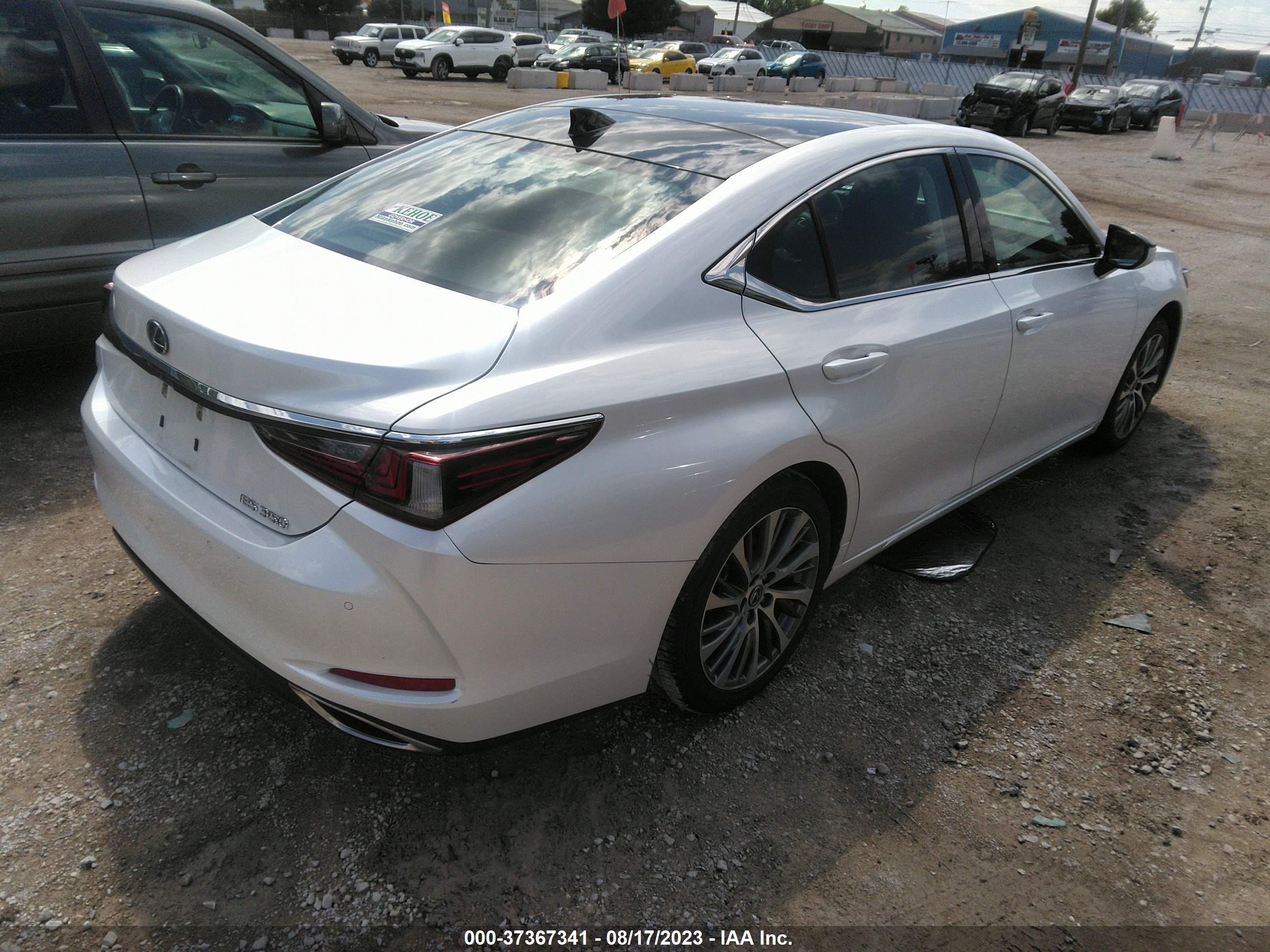 LEXUS ES image 4