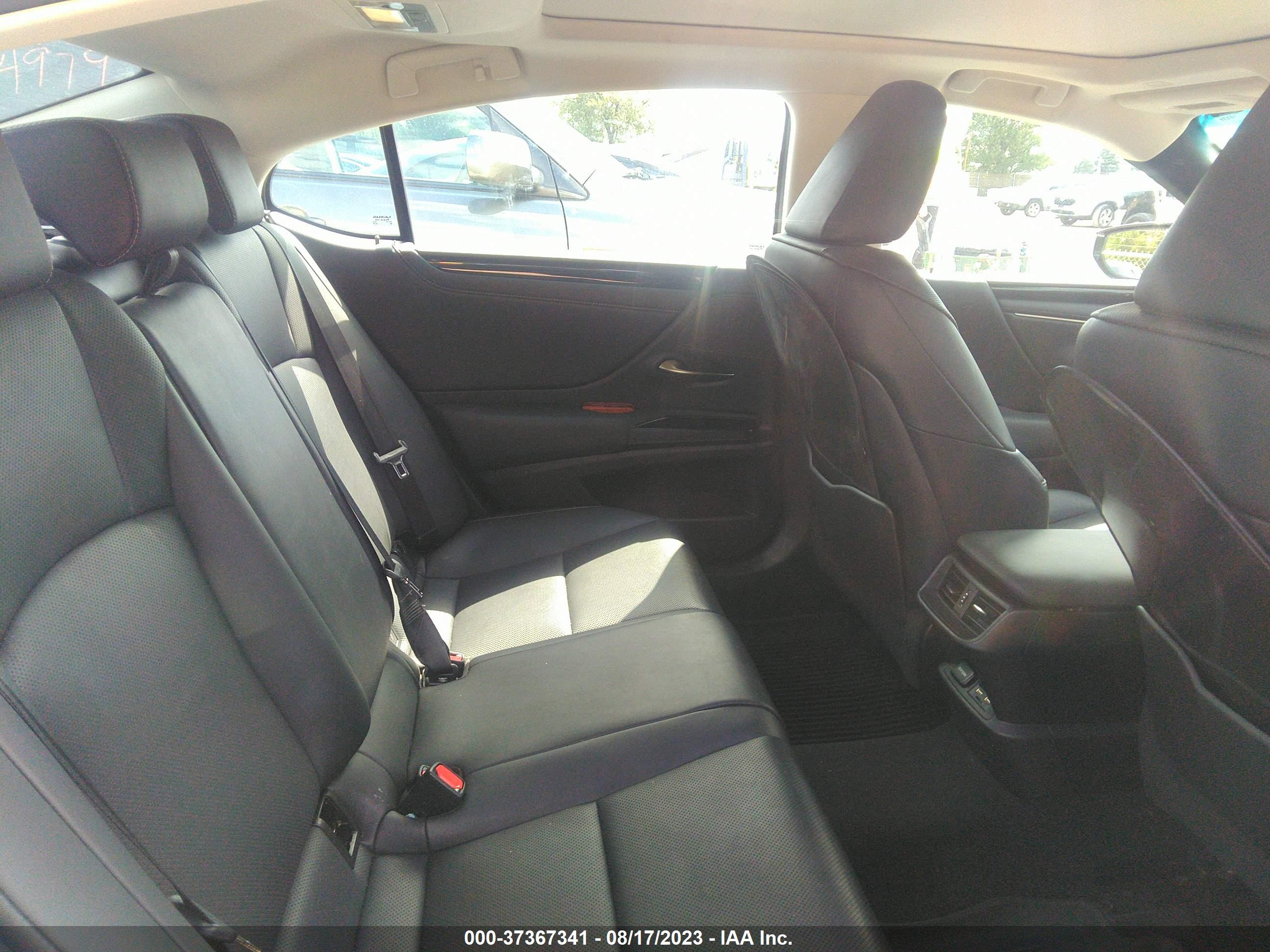 LEXUS ES image 8