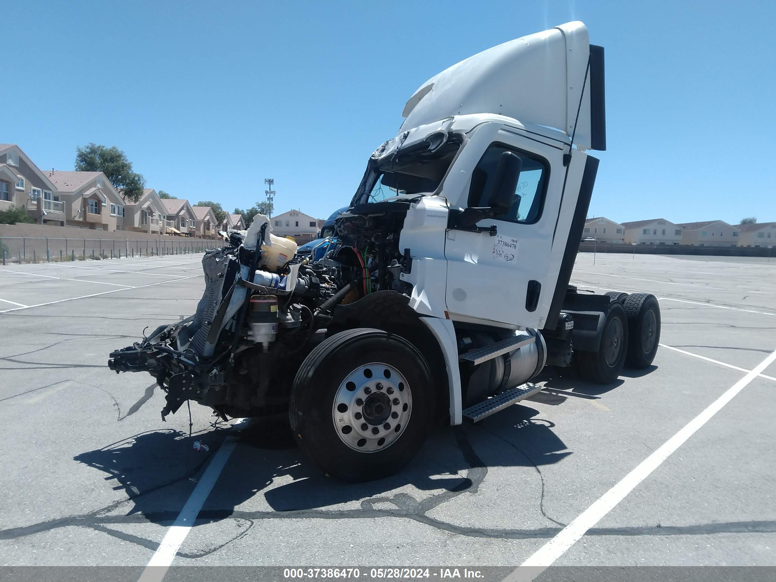 FREIGHTLINER CASCADIA image 2