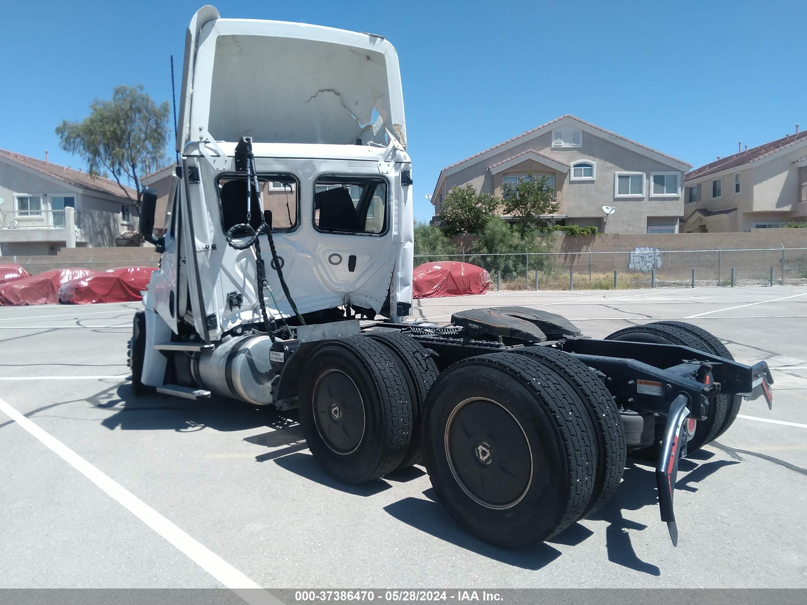 FREIGHTLINER CASCADIA image 3