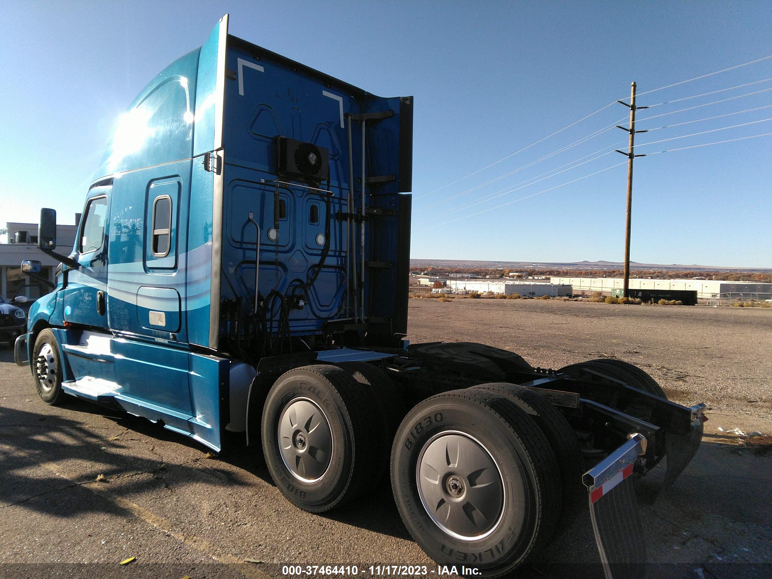 FREIGHTLINER CASCADIA image 3