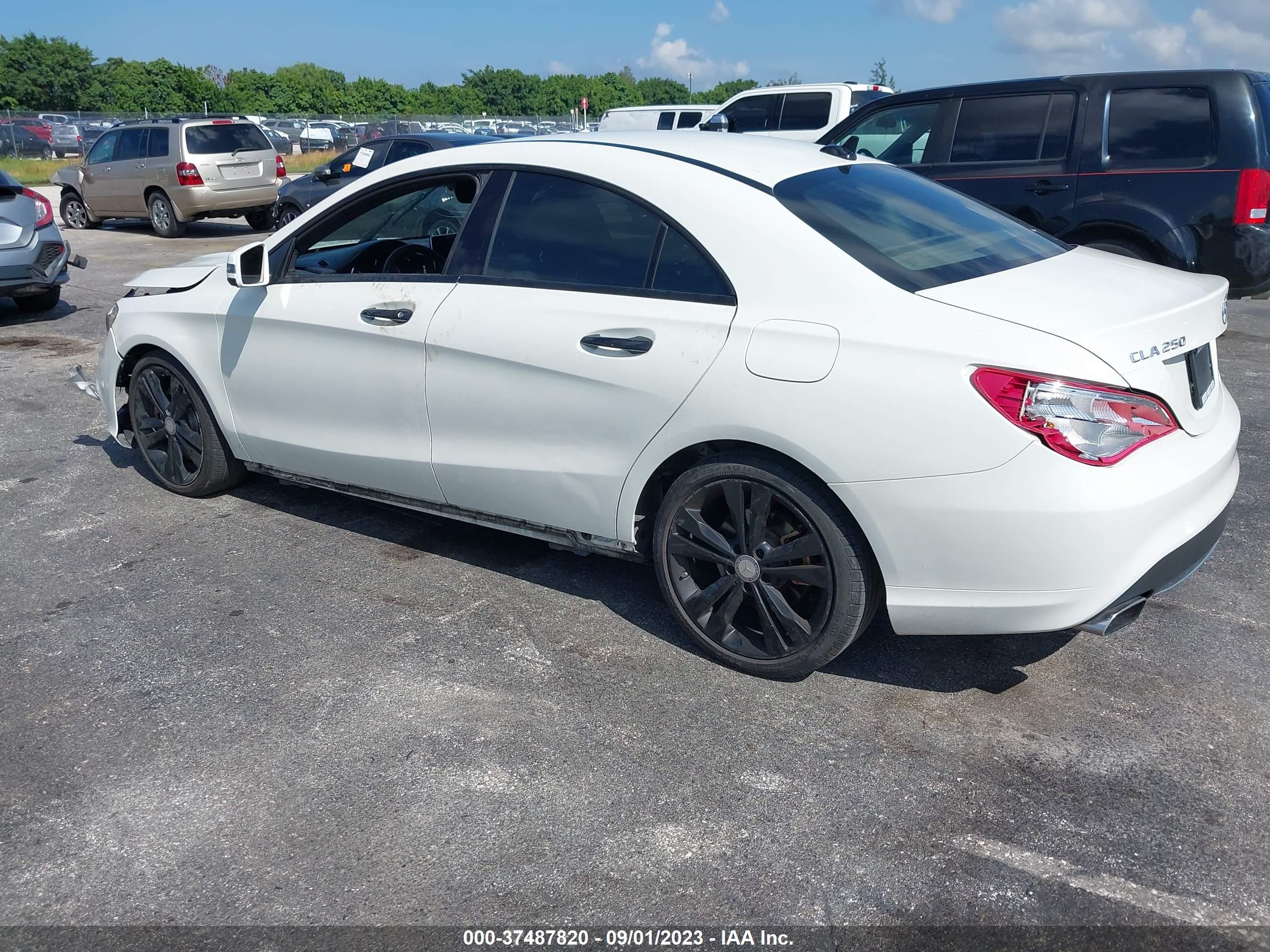 MERCEDES-BENZ CLA image 3