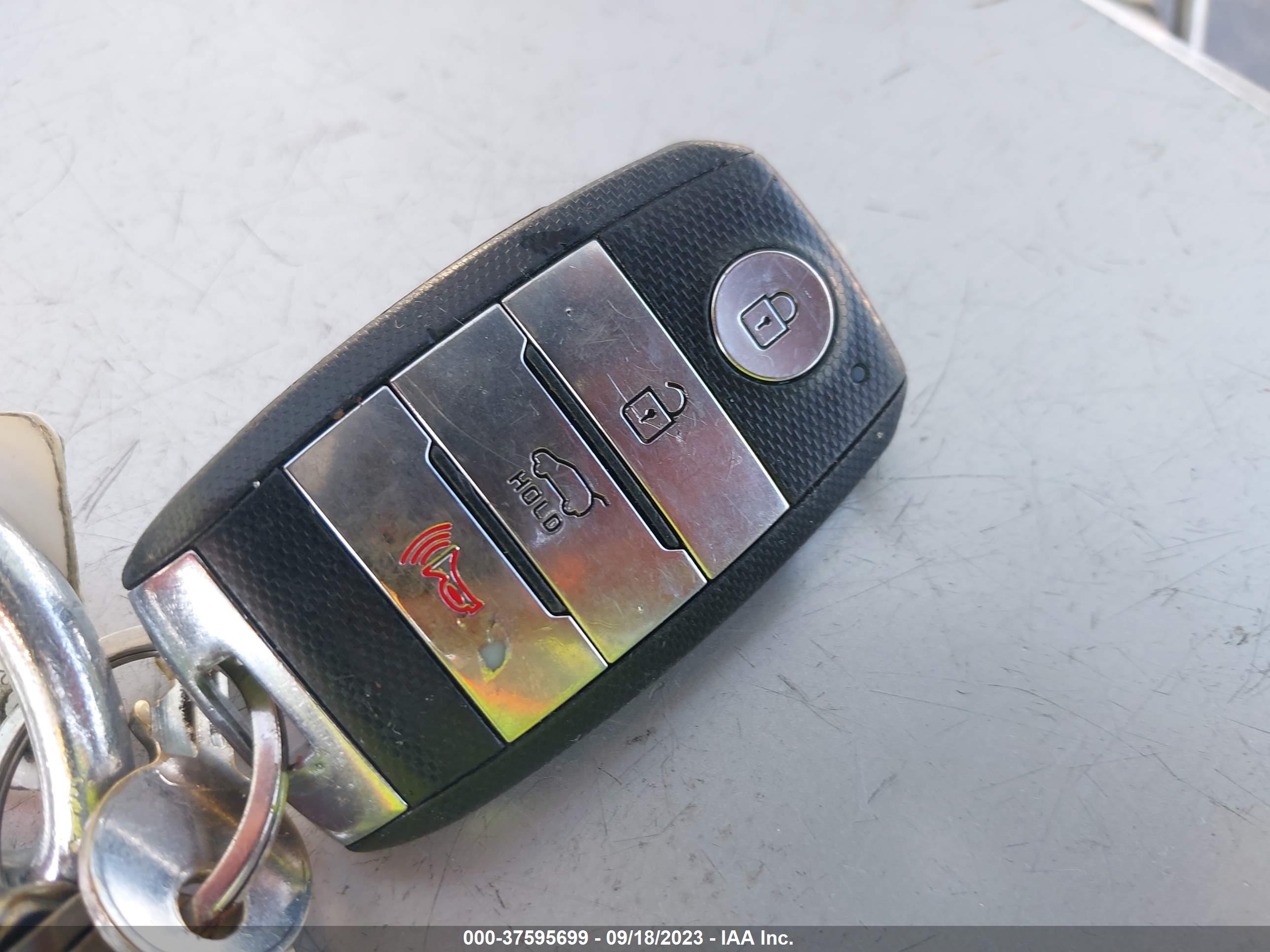 KIA SPORTAGE image 11