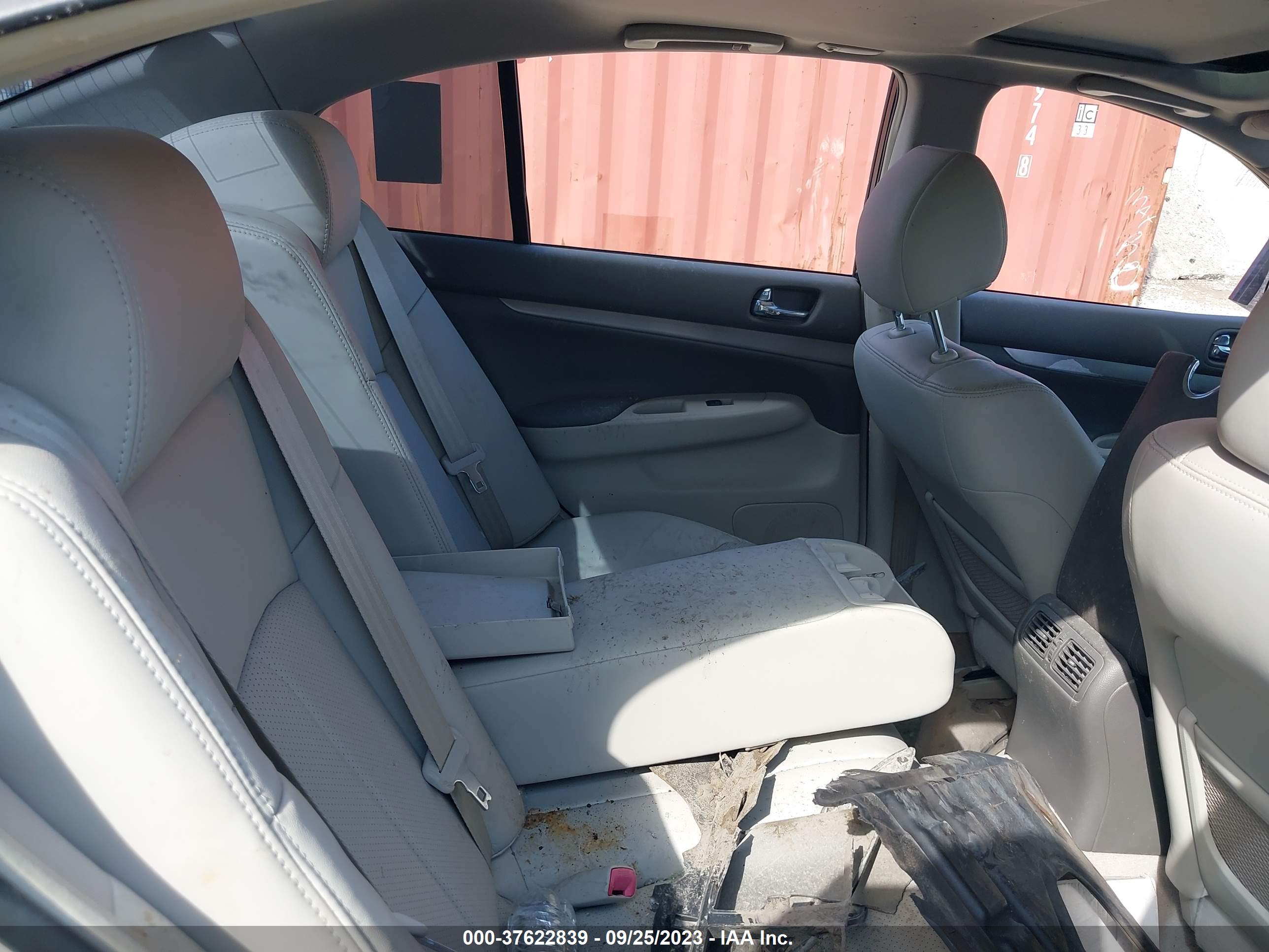 INFINITI G37 image 8