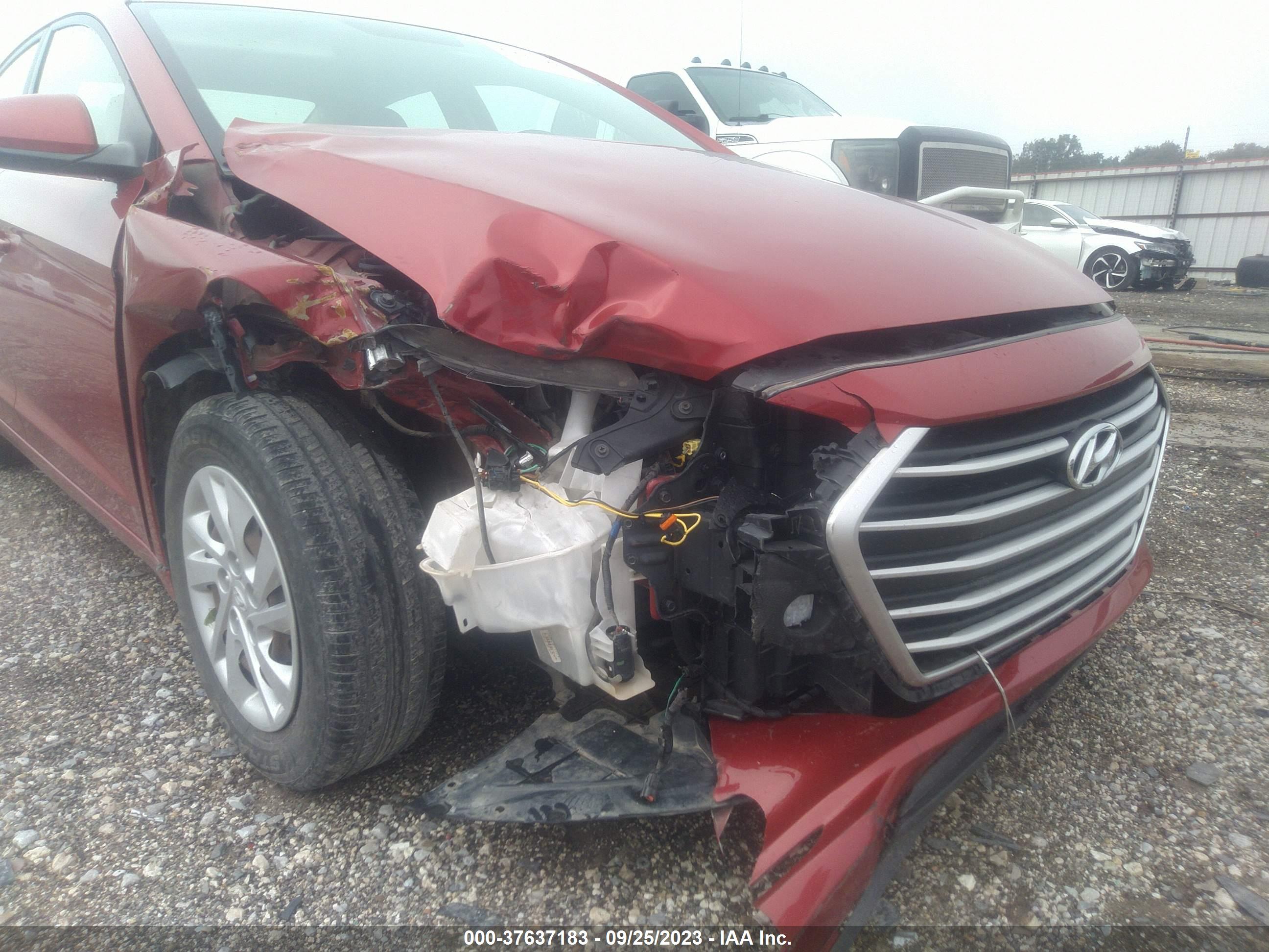 HYUNDAI ELANTRA image 6