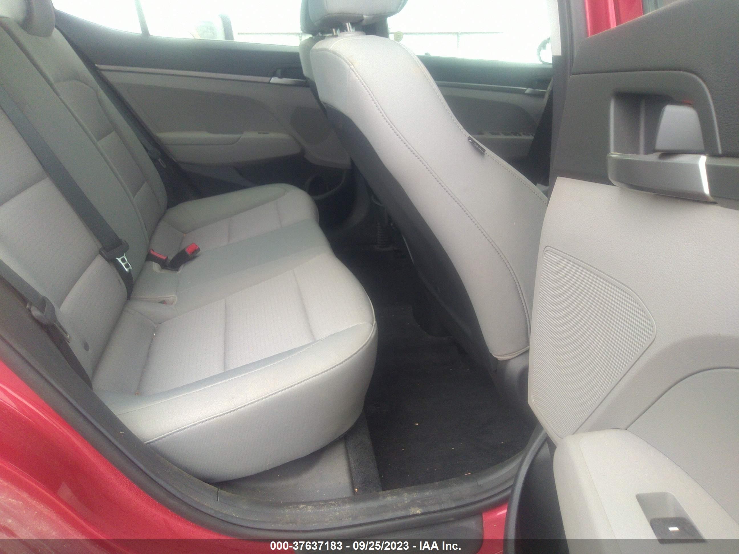 HYUNDAI ELANTRA image 8