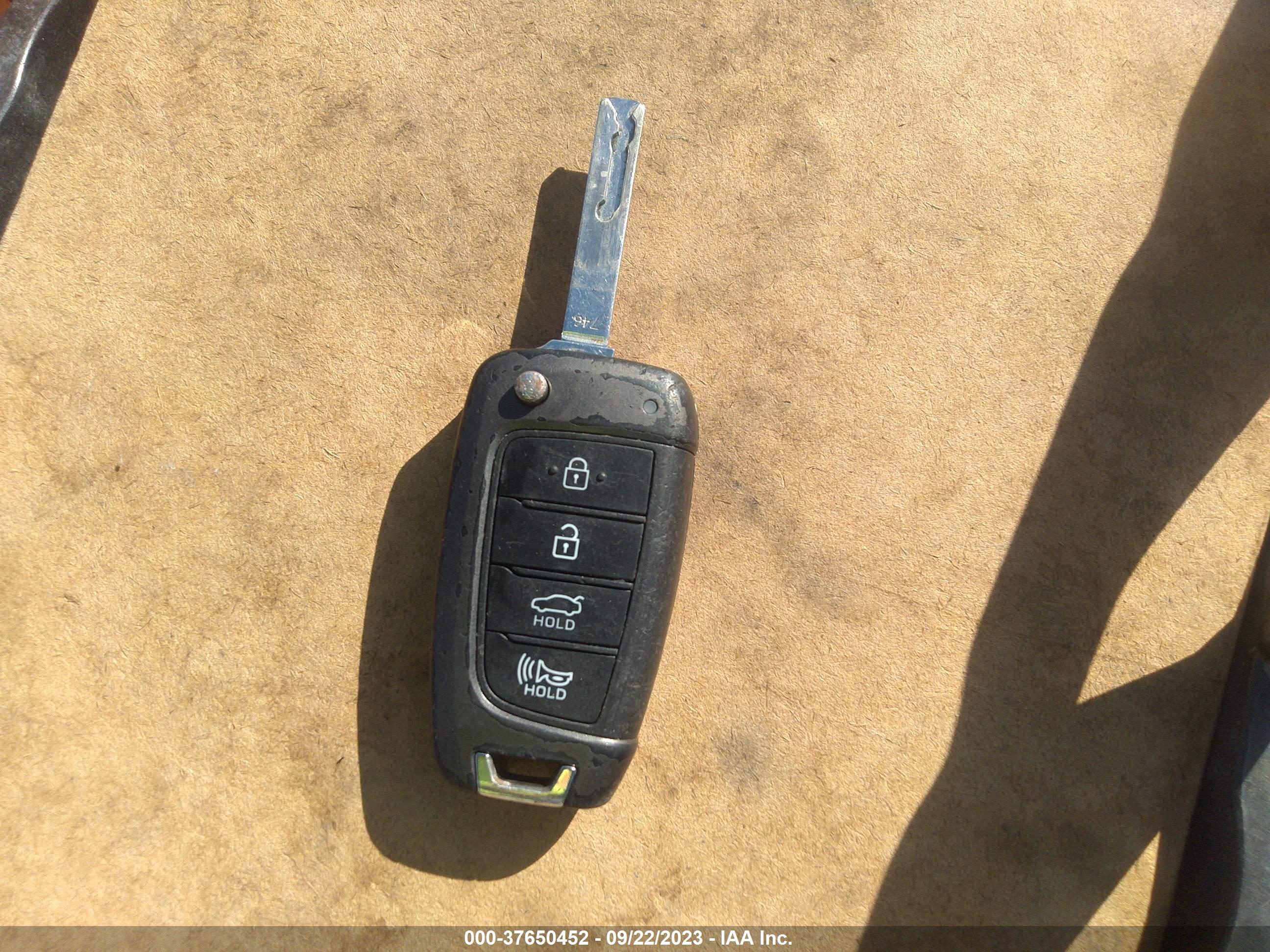 HYUNDAI ACCENT image 11