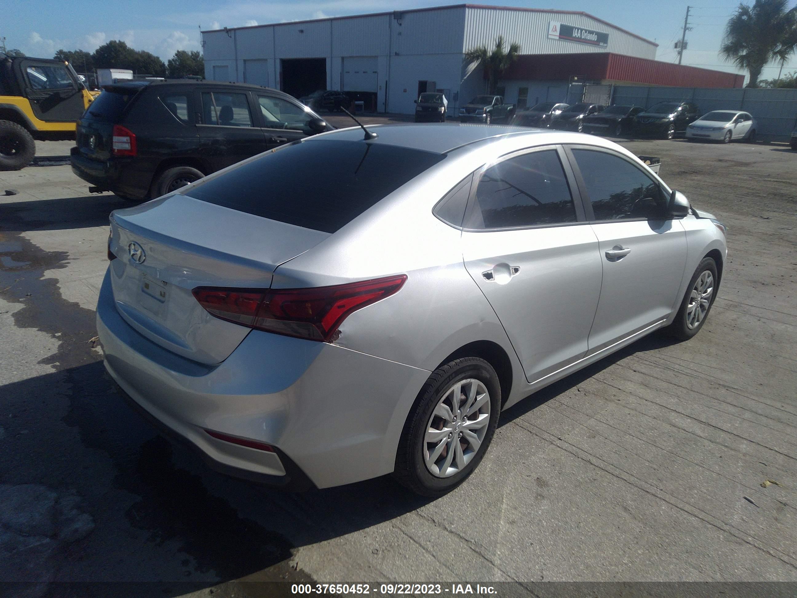 HYUNDAI ACCENT image 4