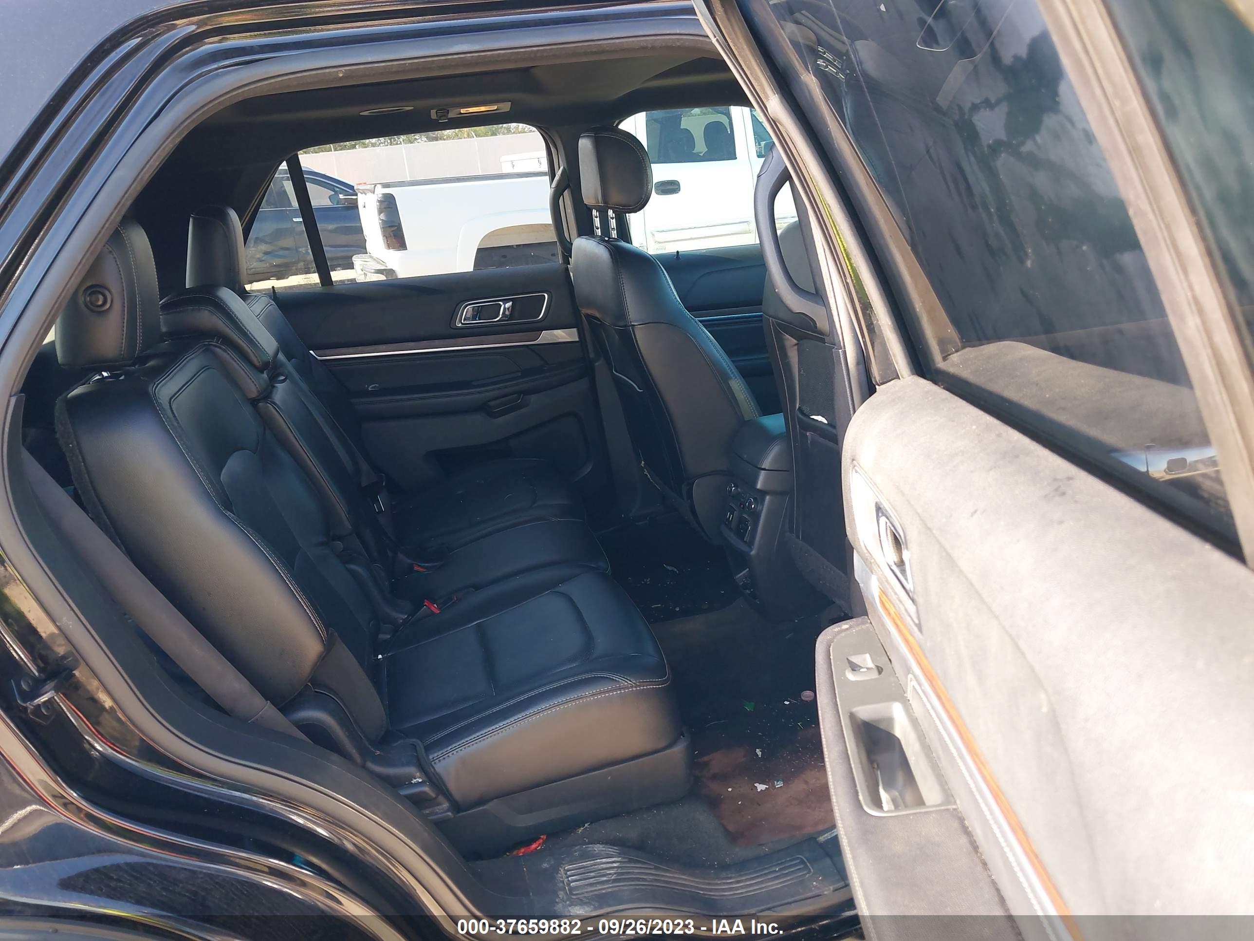 FORD EXPLORER image 8