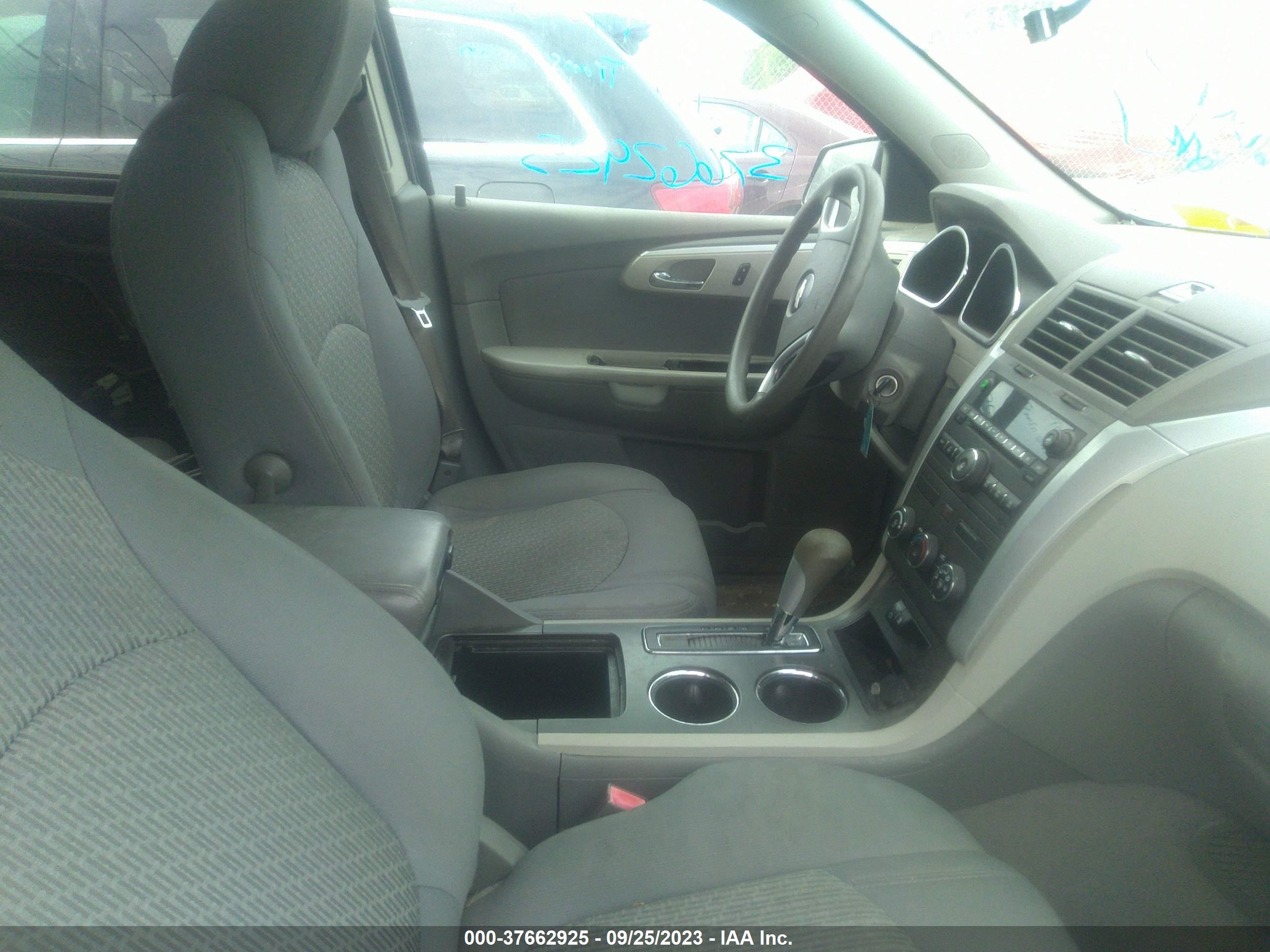 CHEVROLET TRAVERSE image 5