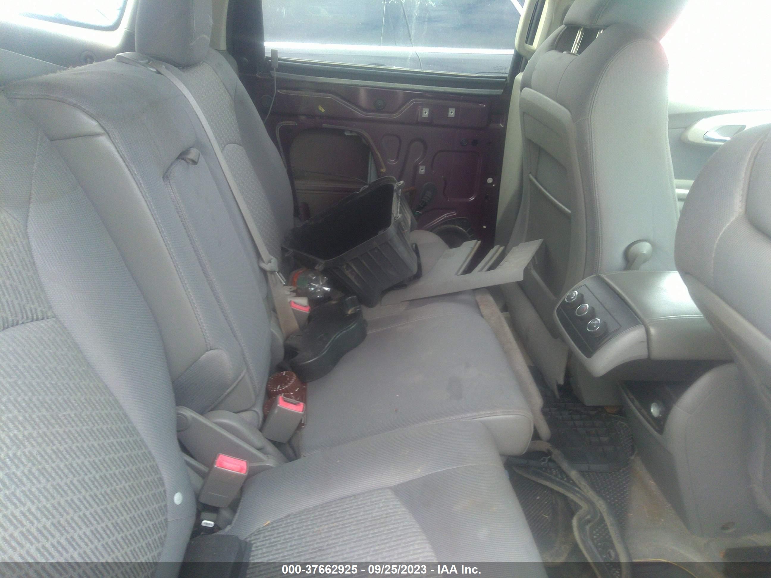 CHEVROLET TRAVERSE image 8