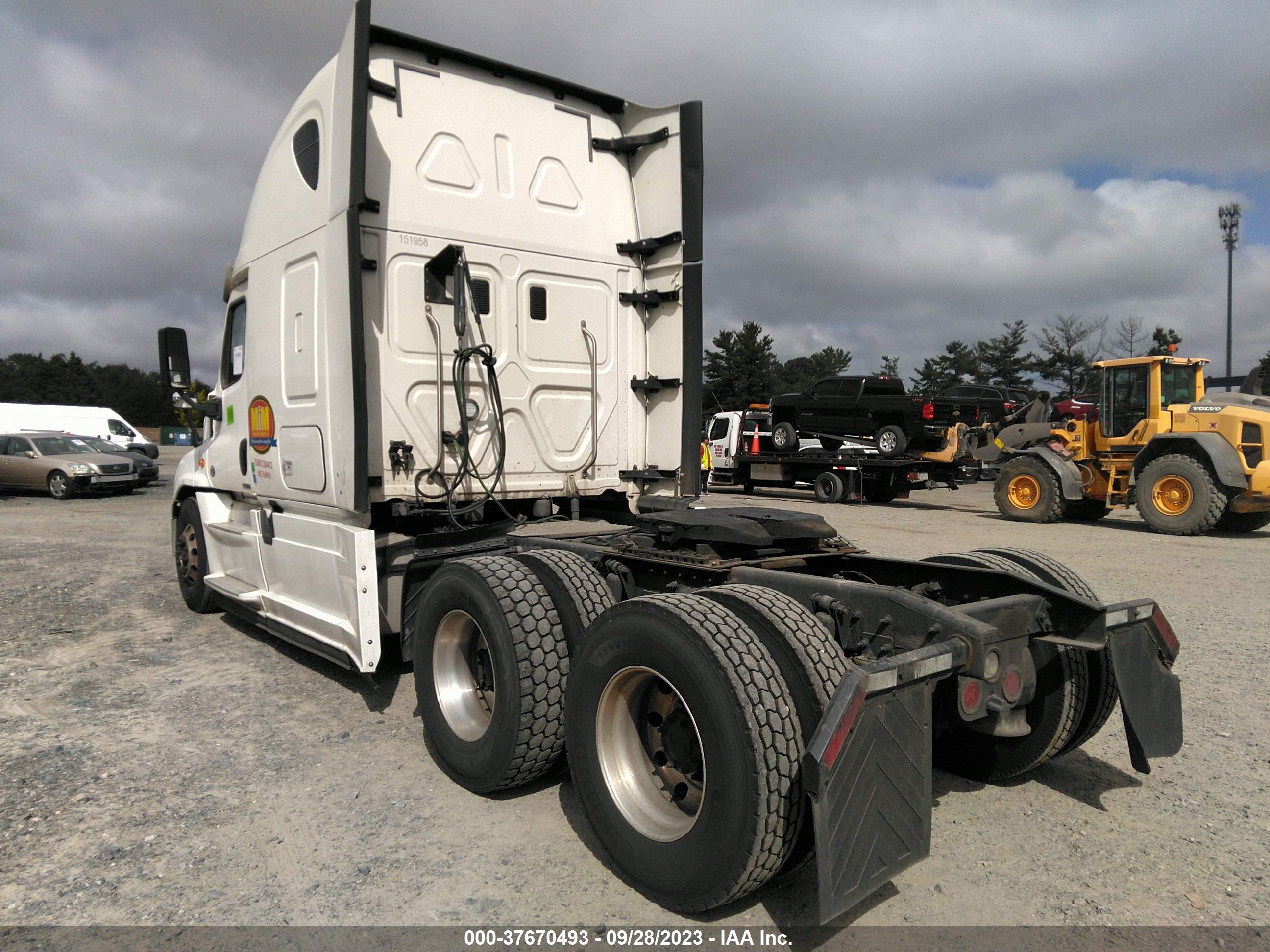 FREIGHTLINER CASCADIA image 3