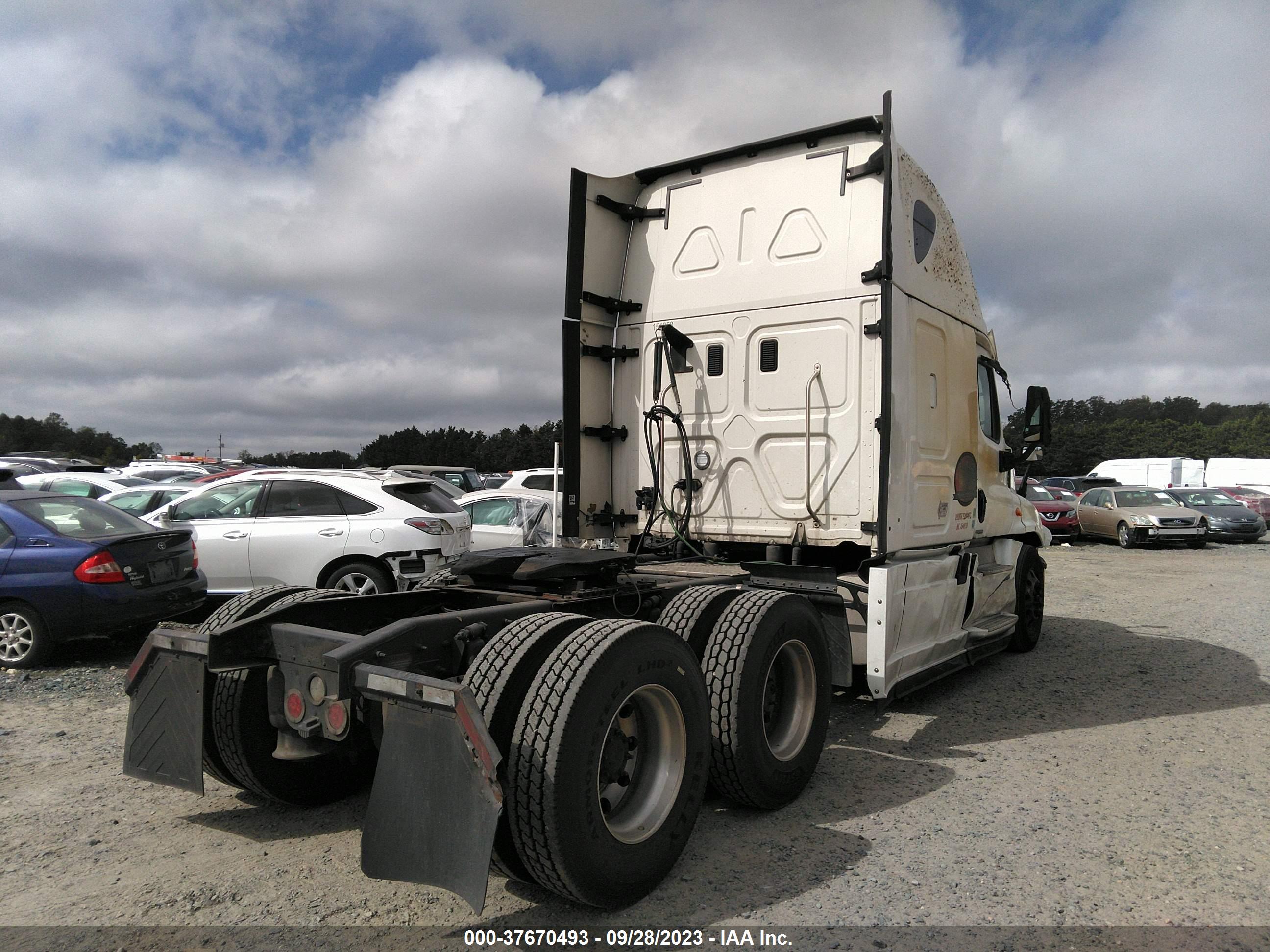 FREIGHTLINER CASCADIA image 4