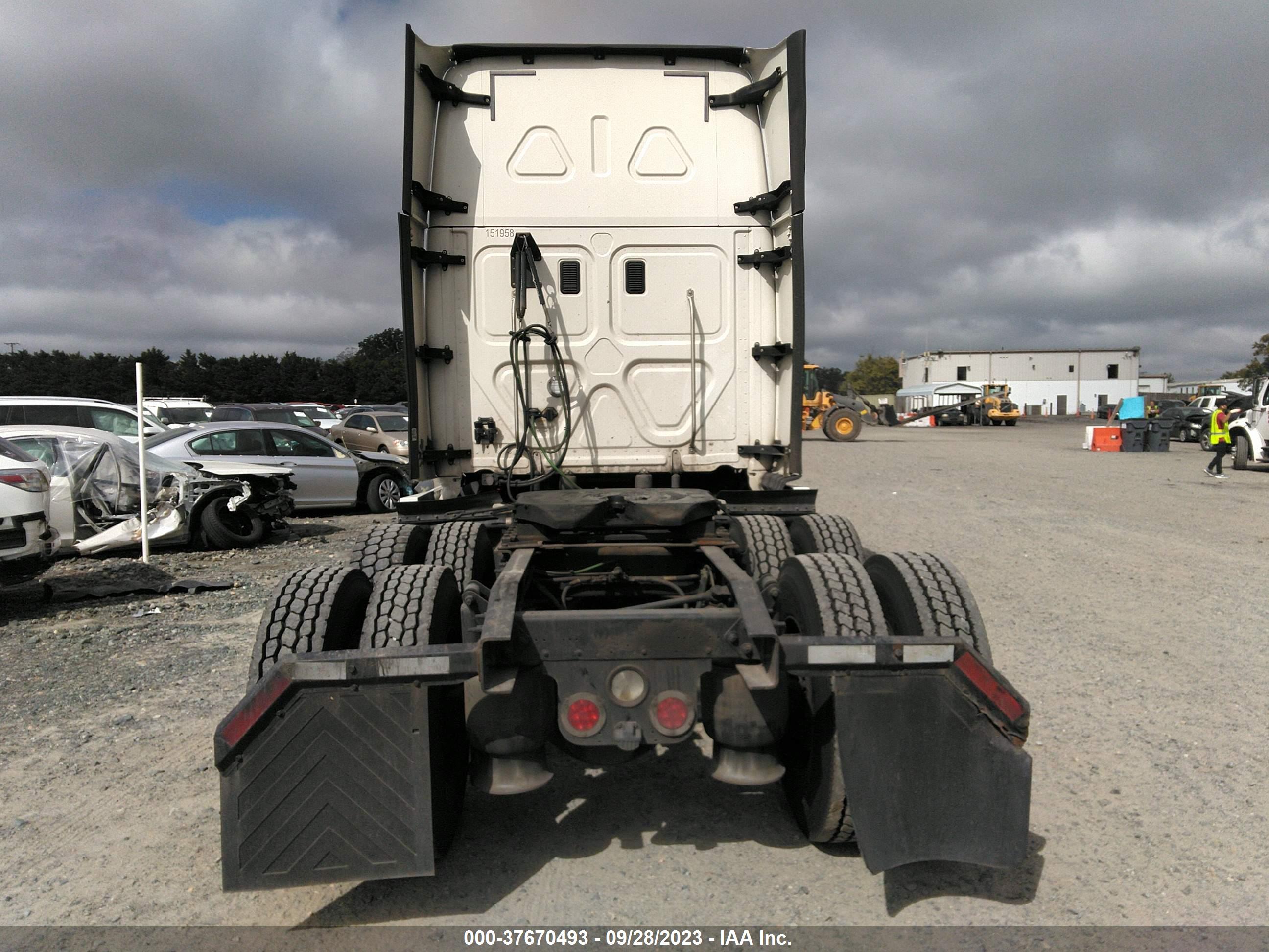 FREIGHTLINER CASCADIA image 8