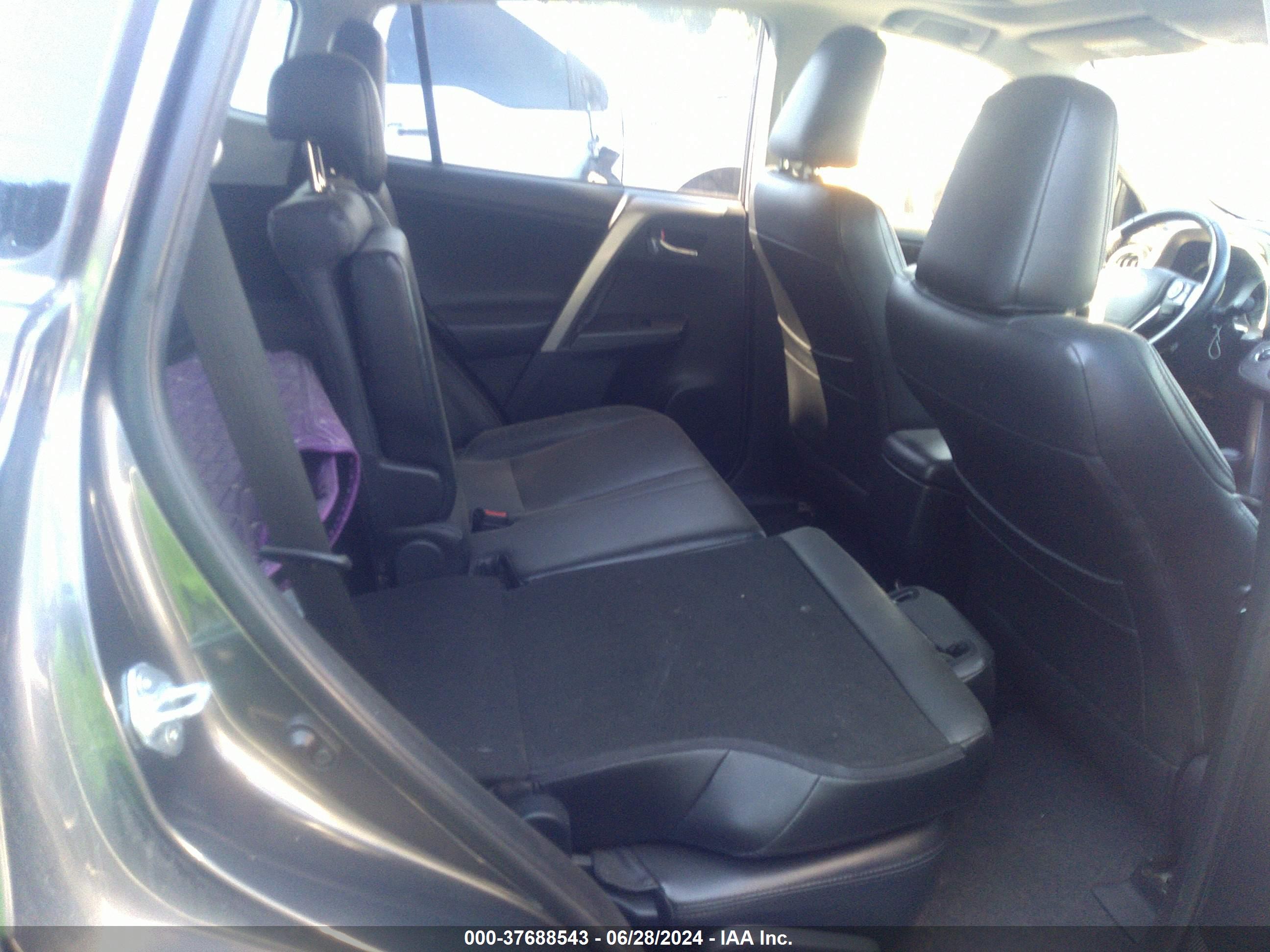 TOYOTA RAV4 image 8