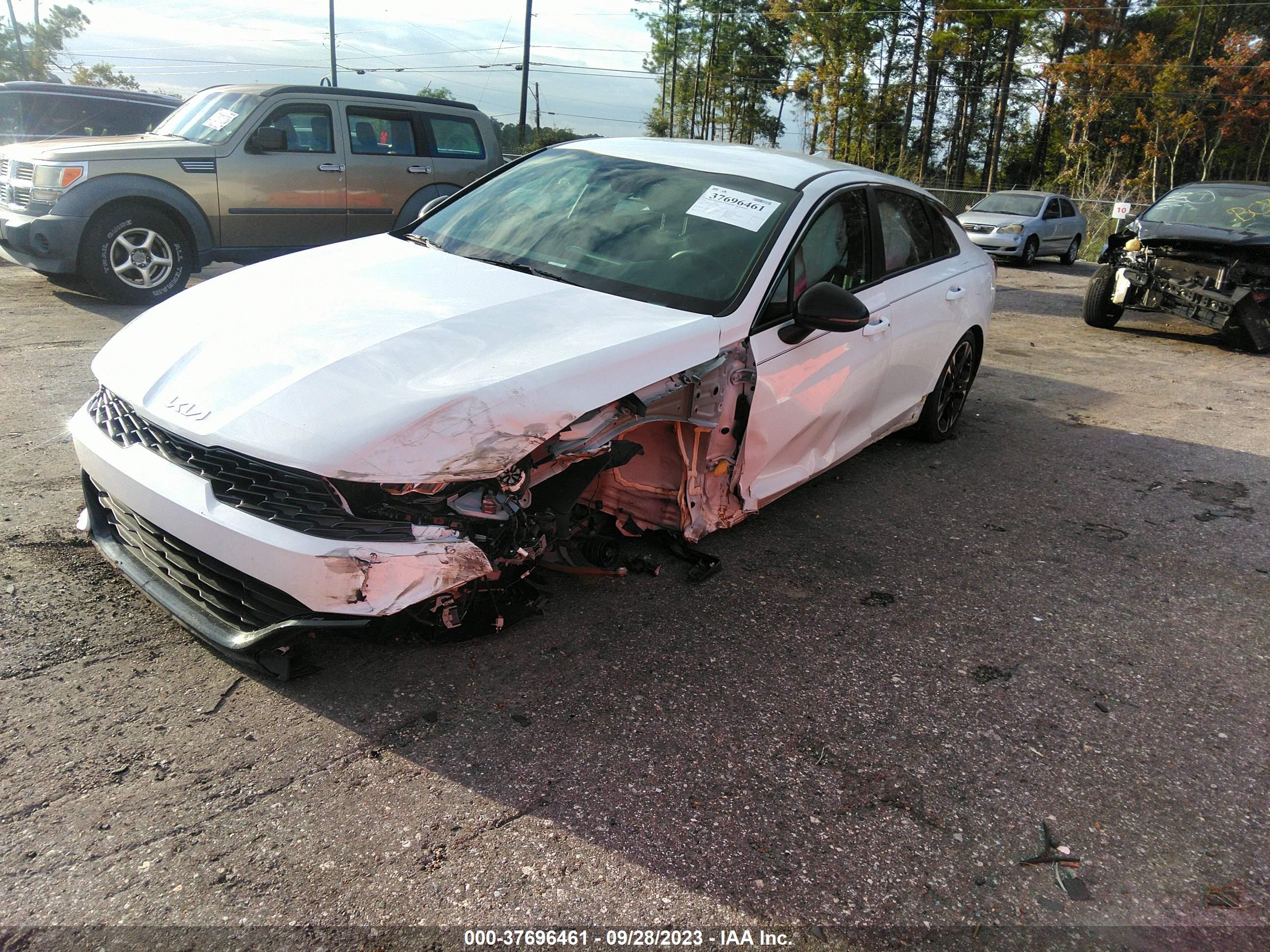 KIA K5 image 2