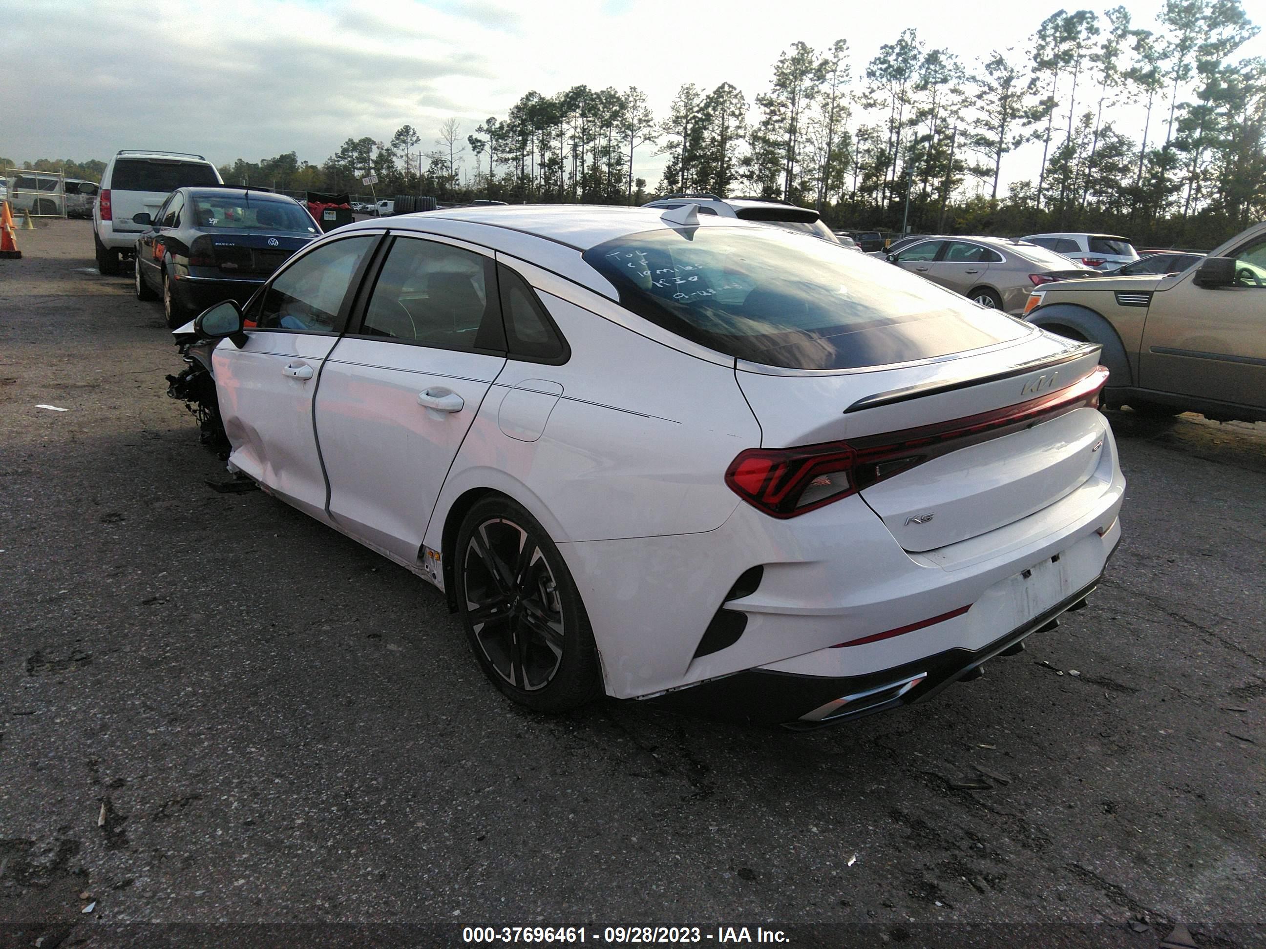 KIA K5 image 3
