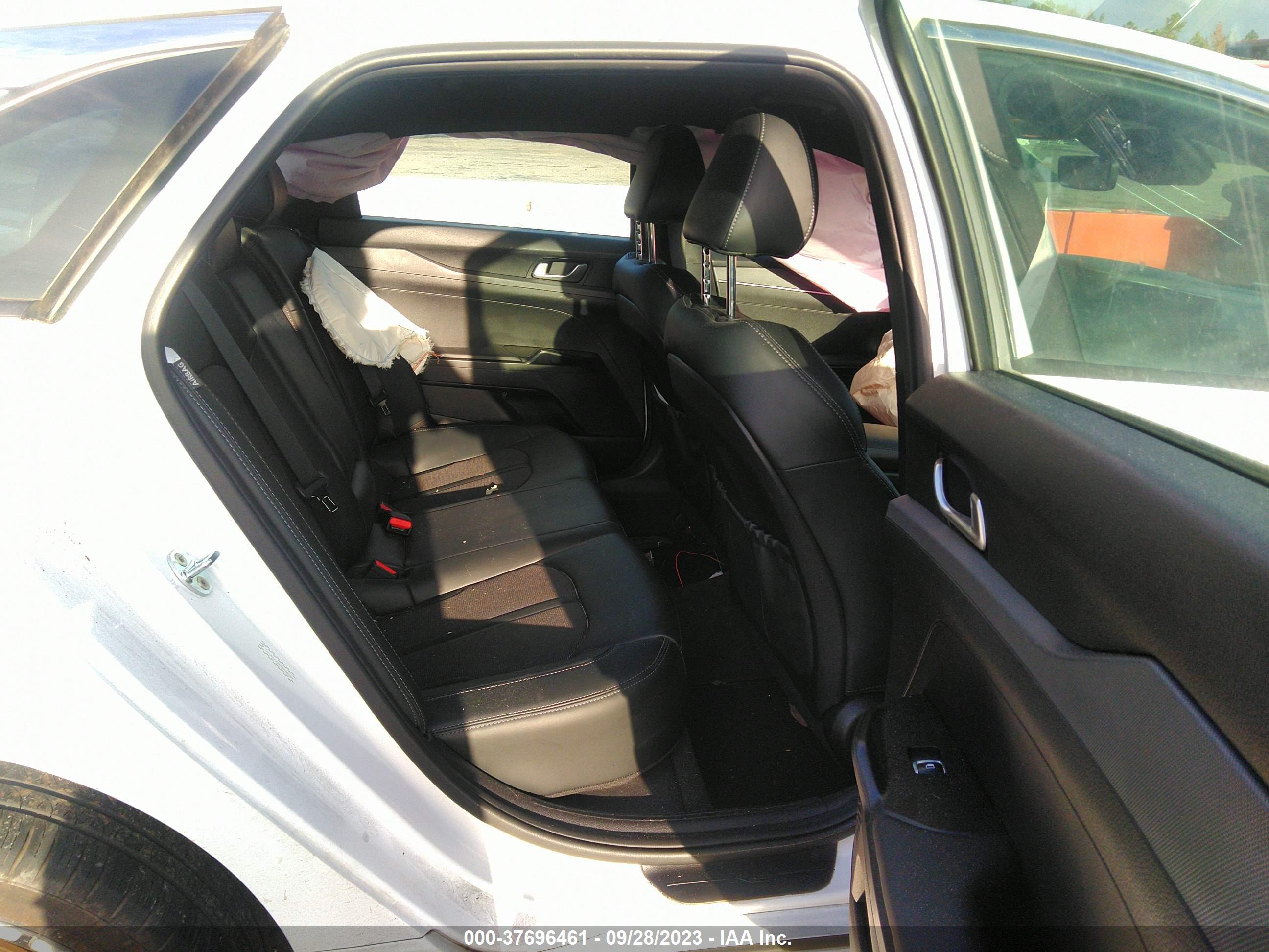 KIA K5 image 8