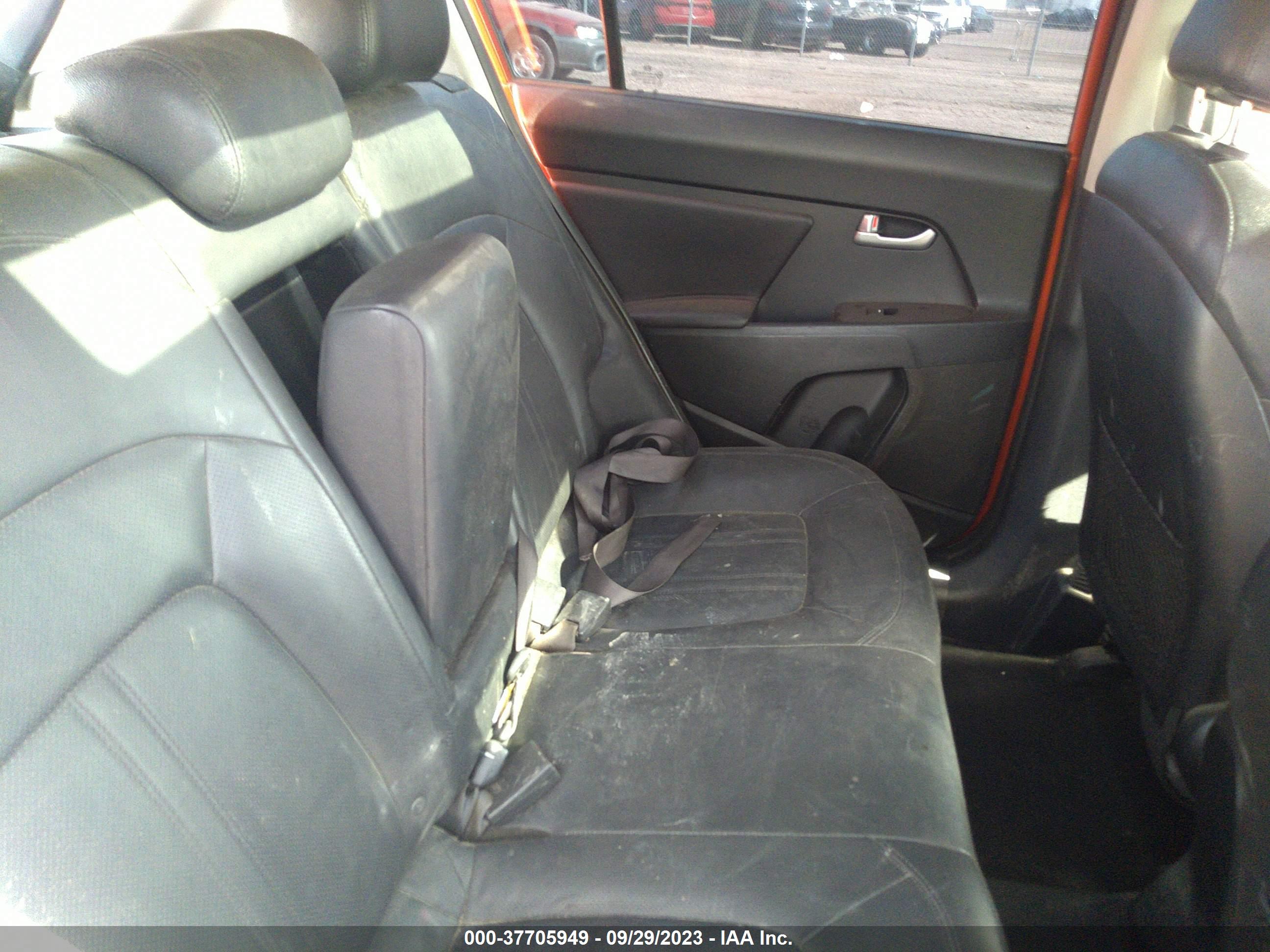 KIA SPORTAGE image 8