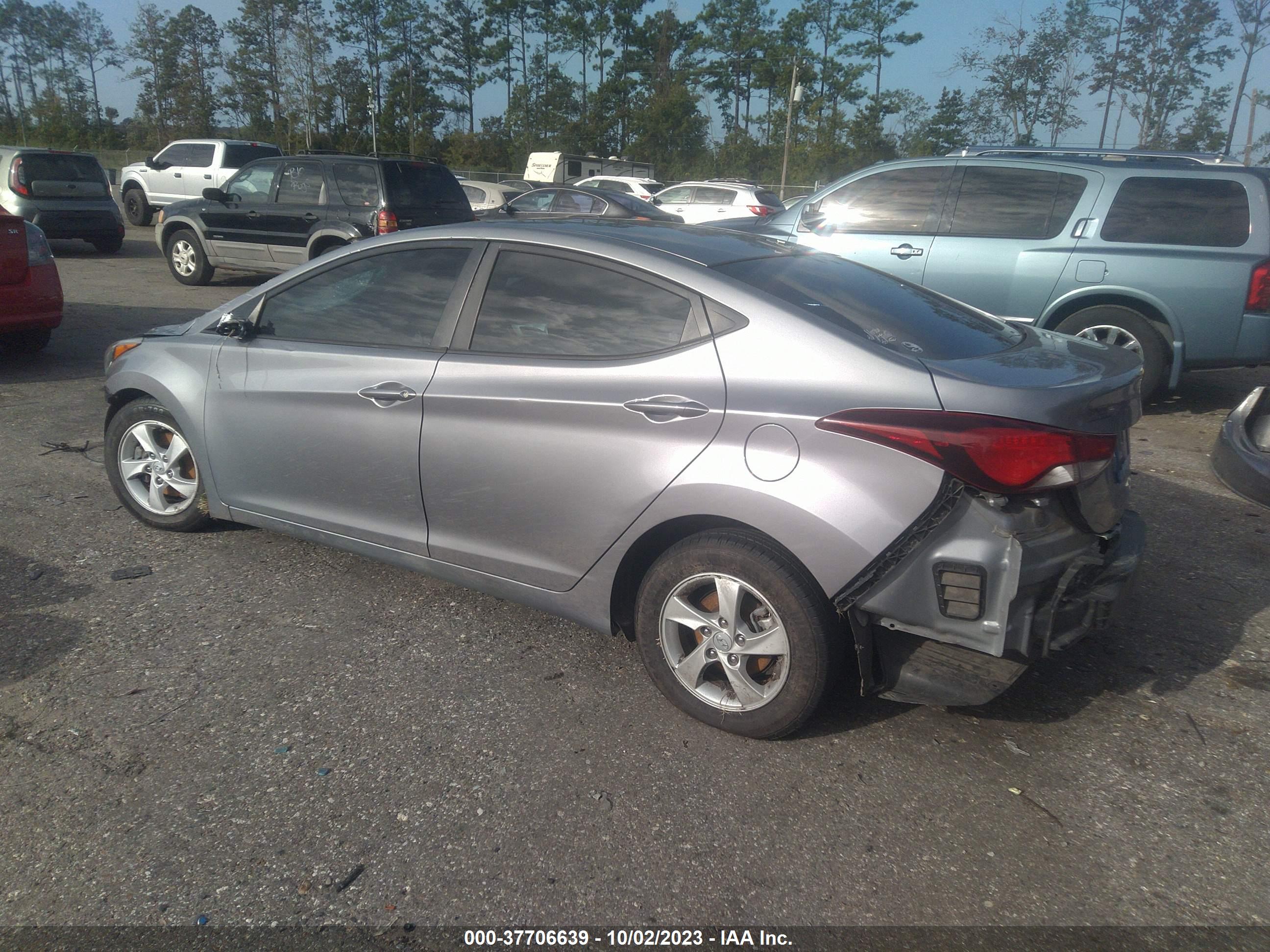 HYUNDAI ELANTRA image 3