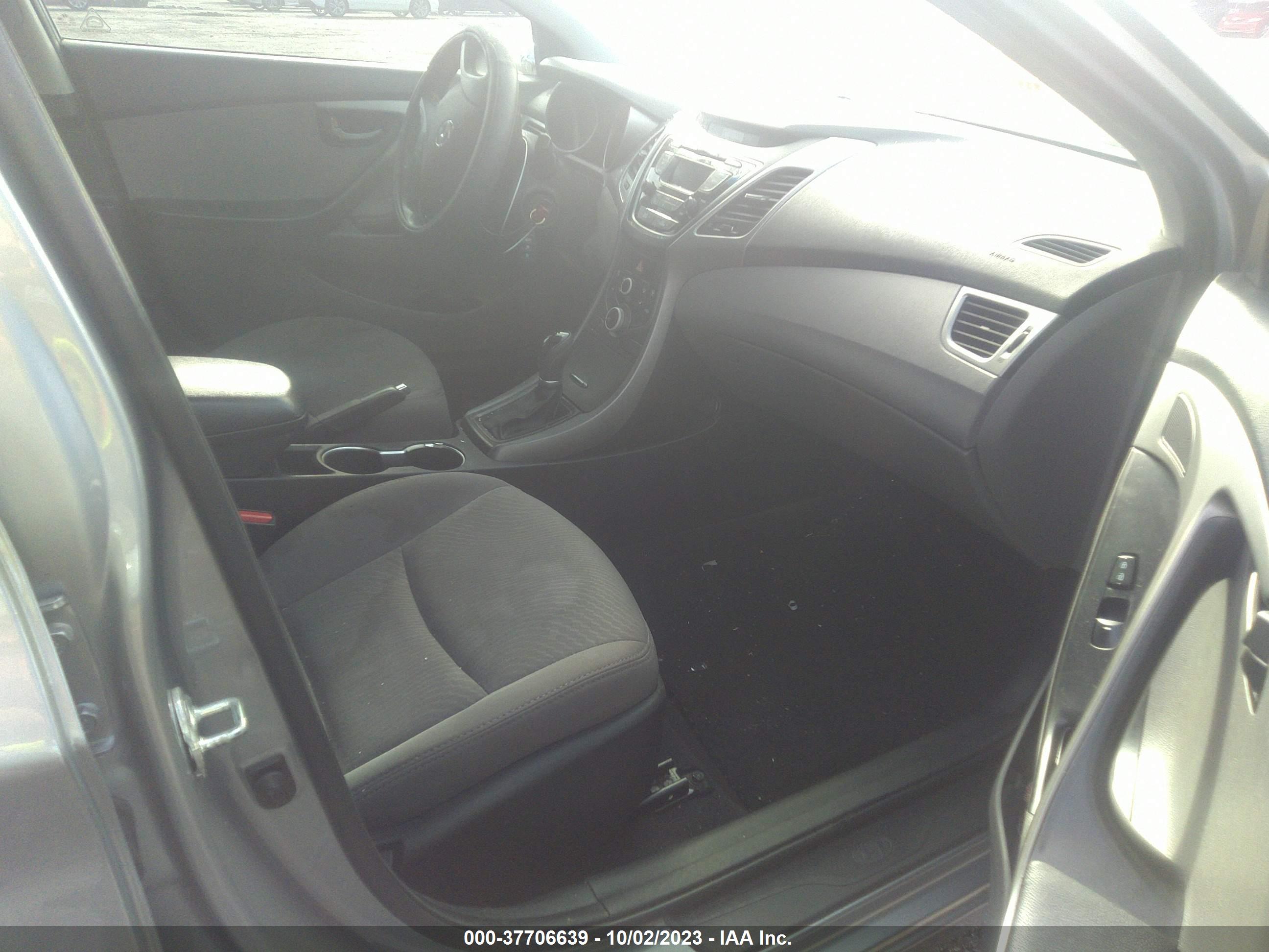 HYUNDAI ELANTRA image 5