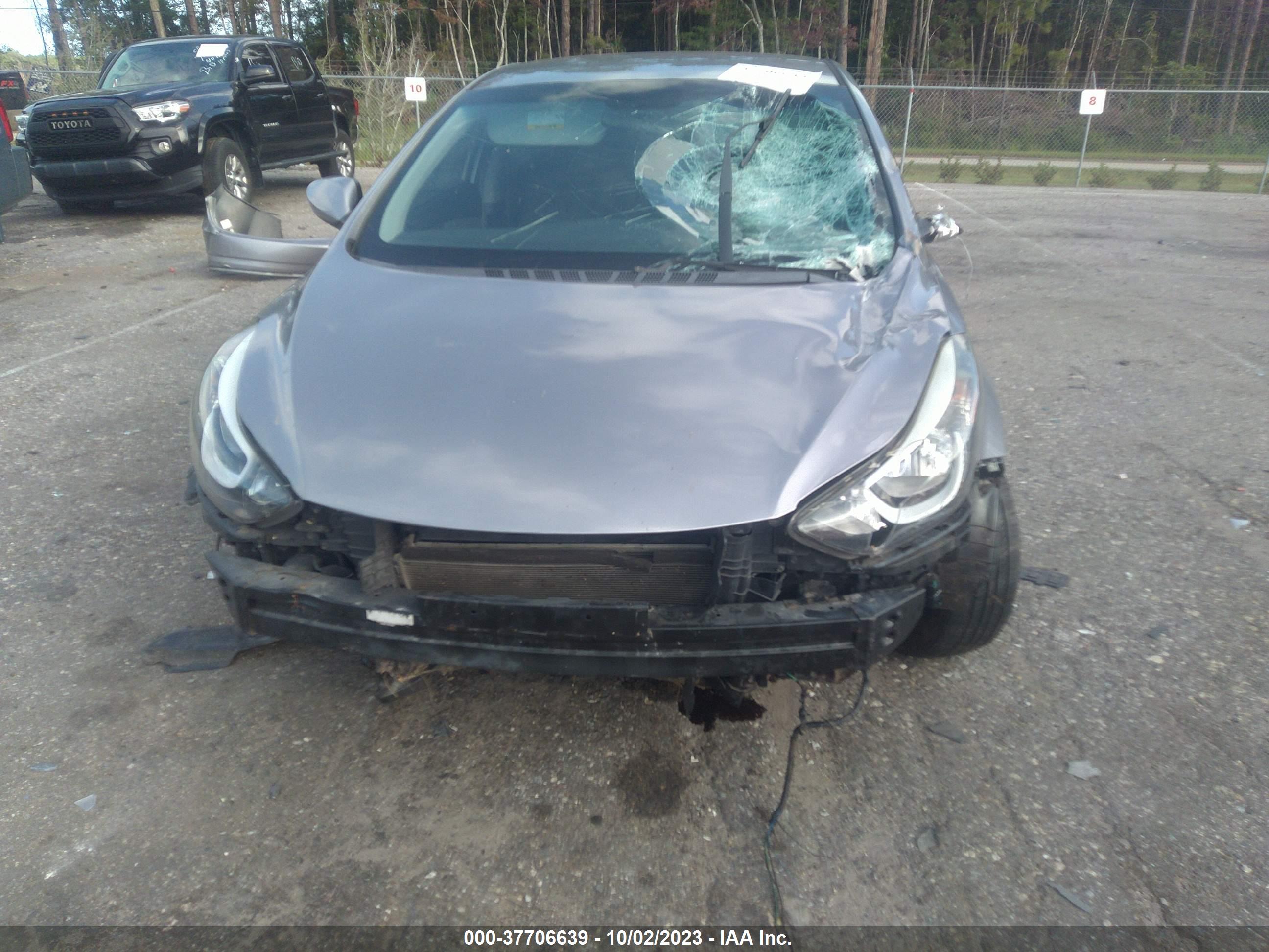 HYUNDAI ELANTRA image 6