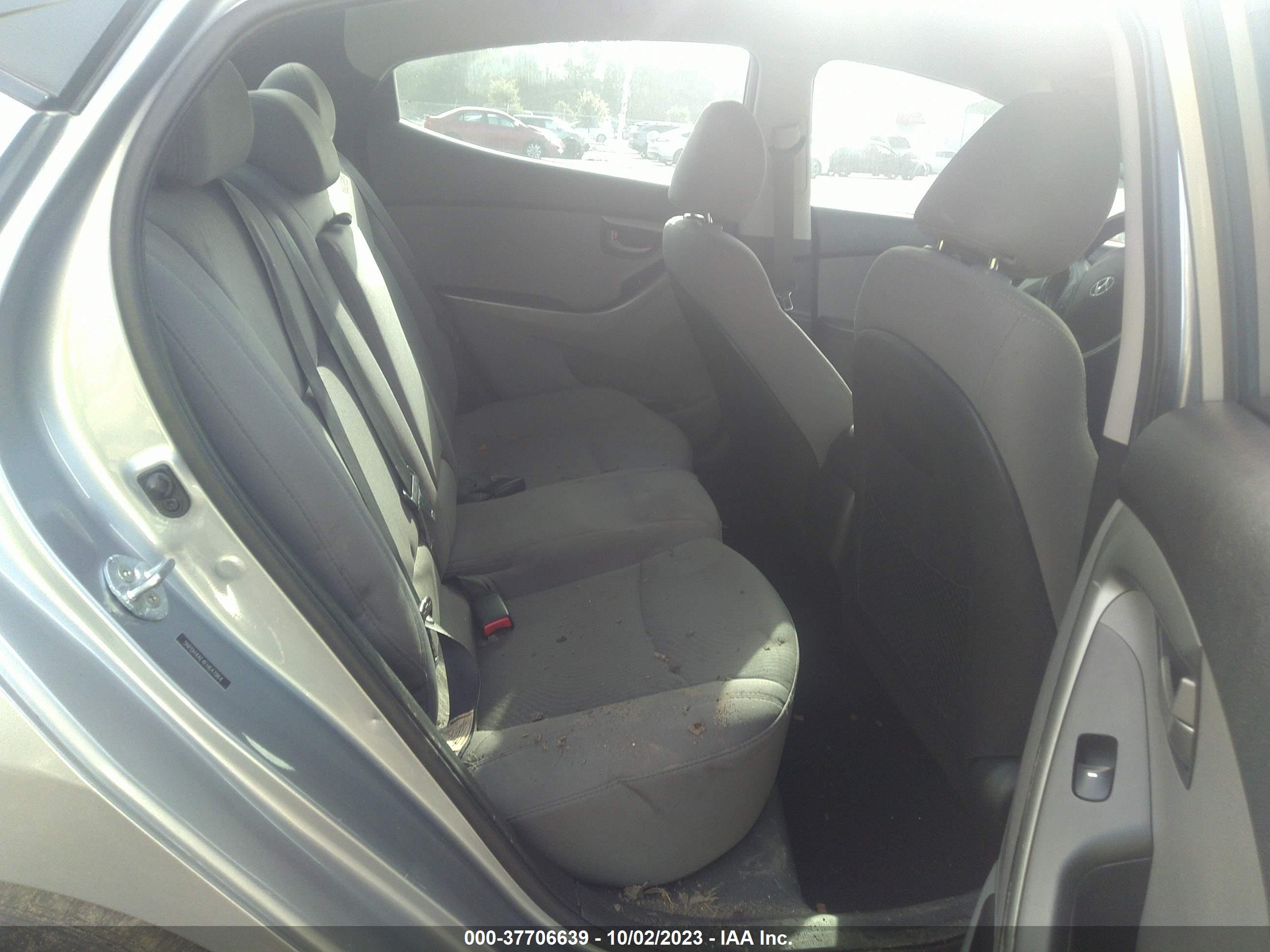 HYUNDAI ELANTRA image 8