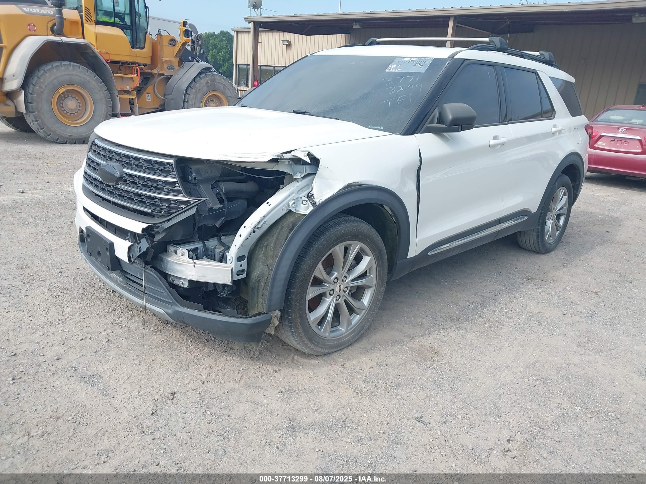 FORD EXPLORER image 2