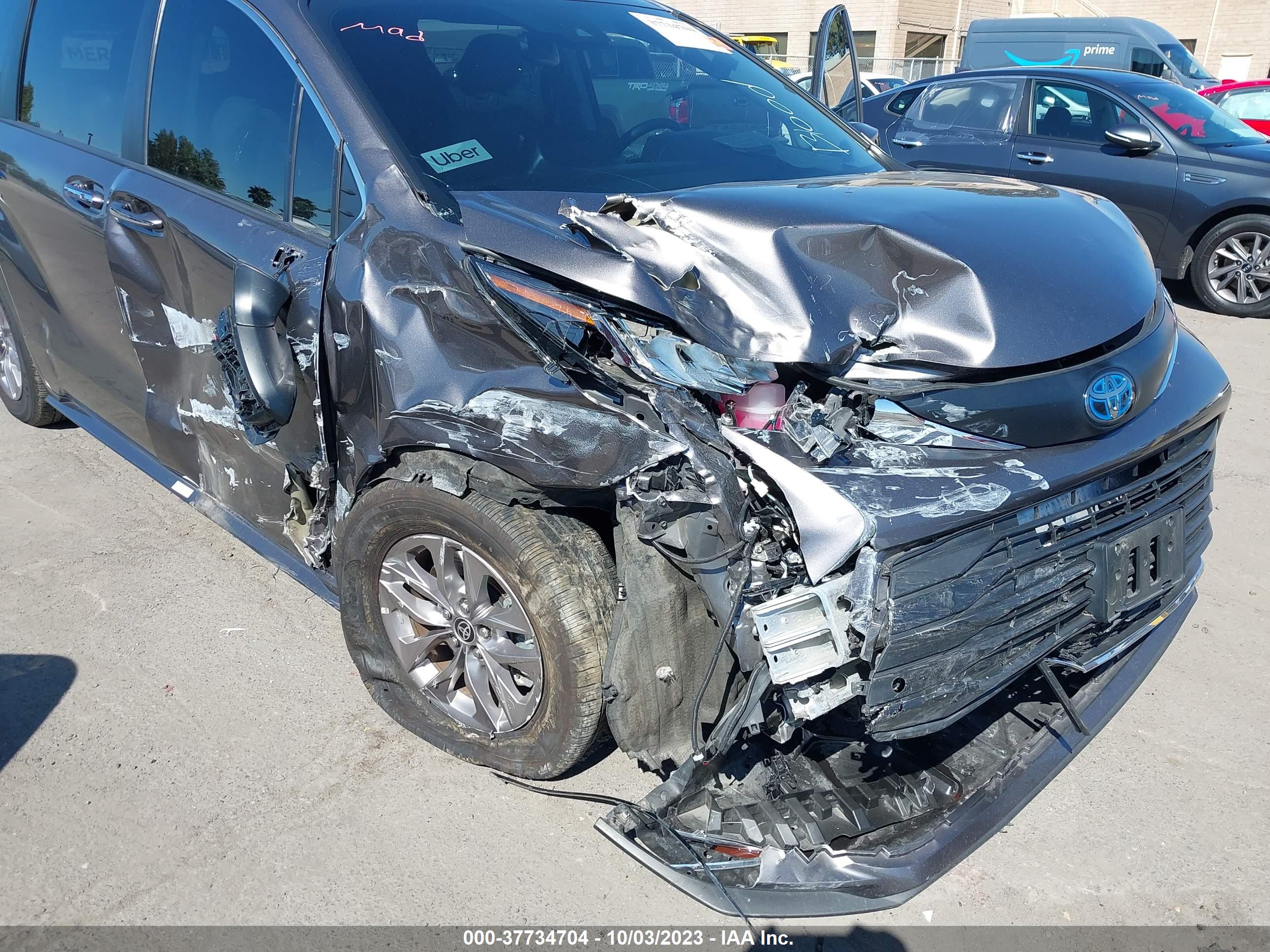 TOYOTA SIENNA image 6