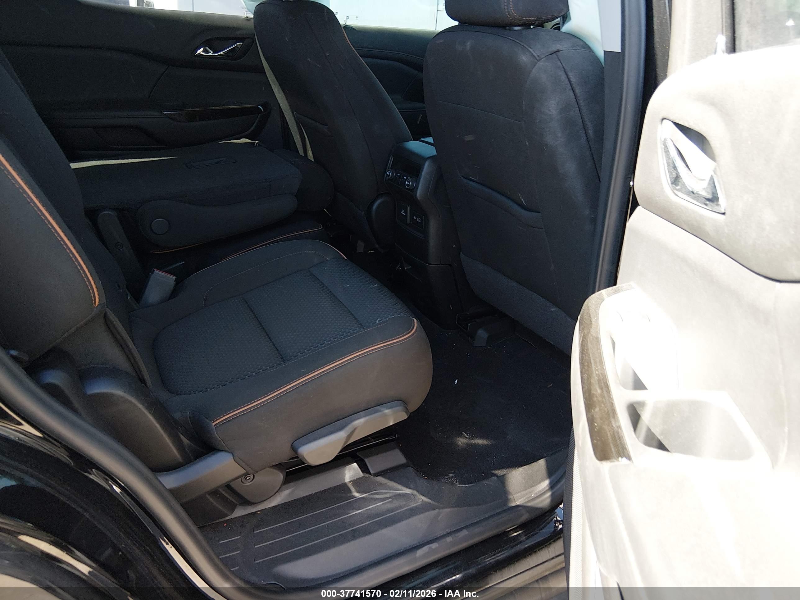 GMC ACADIA image 8