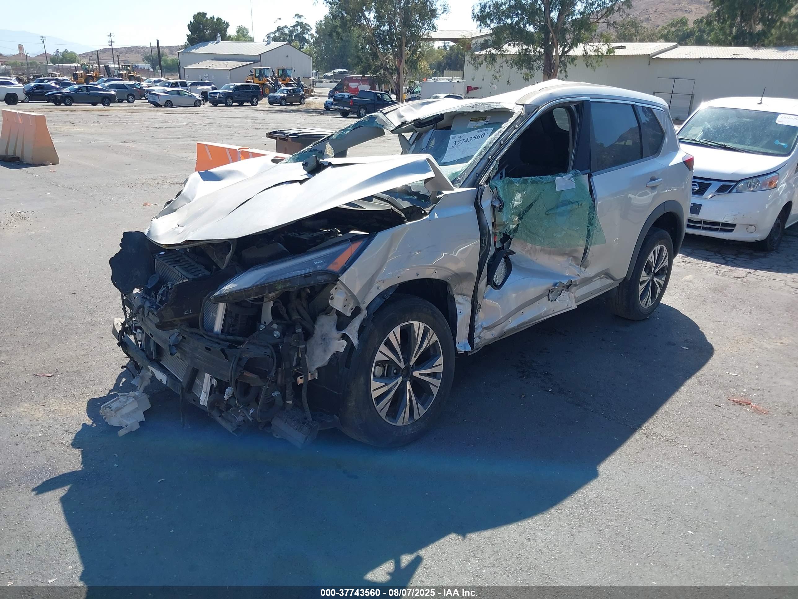 NISSAN ROGUE image 2