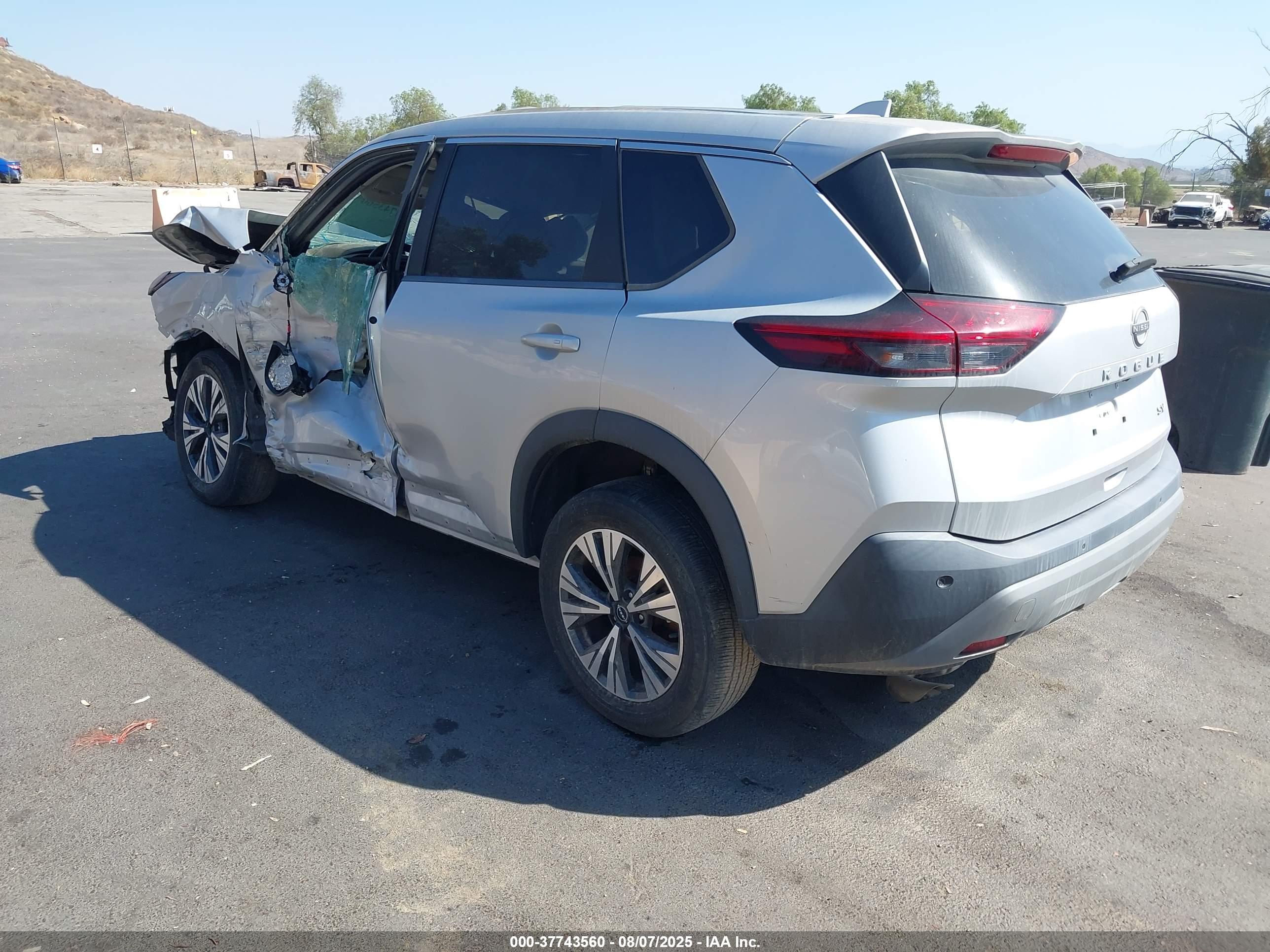 NISSAN ROGUE image 3