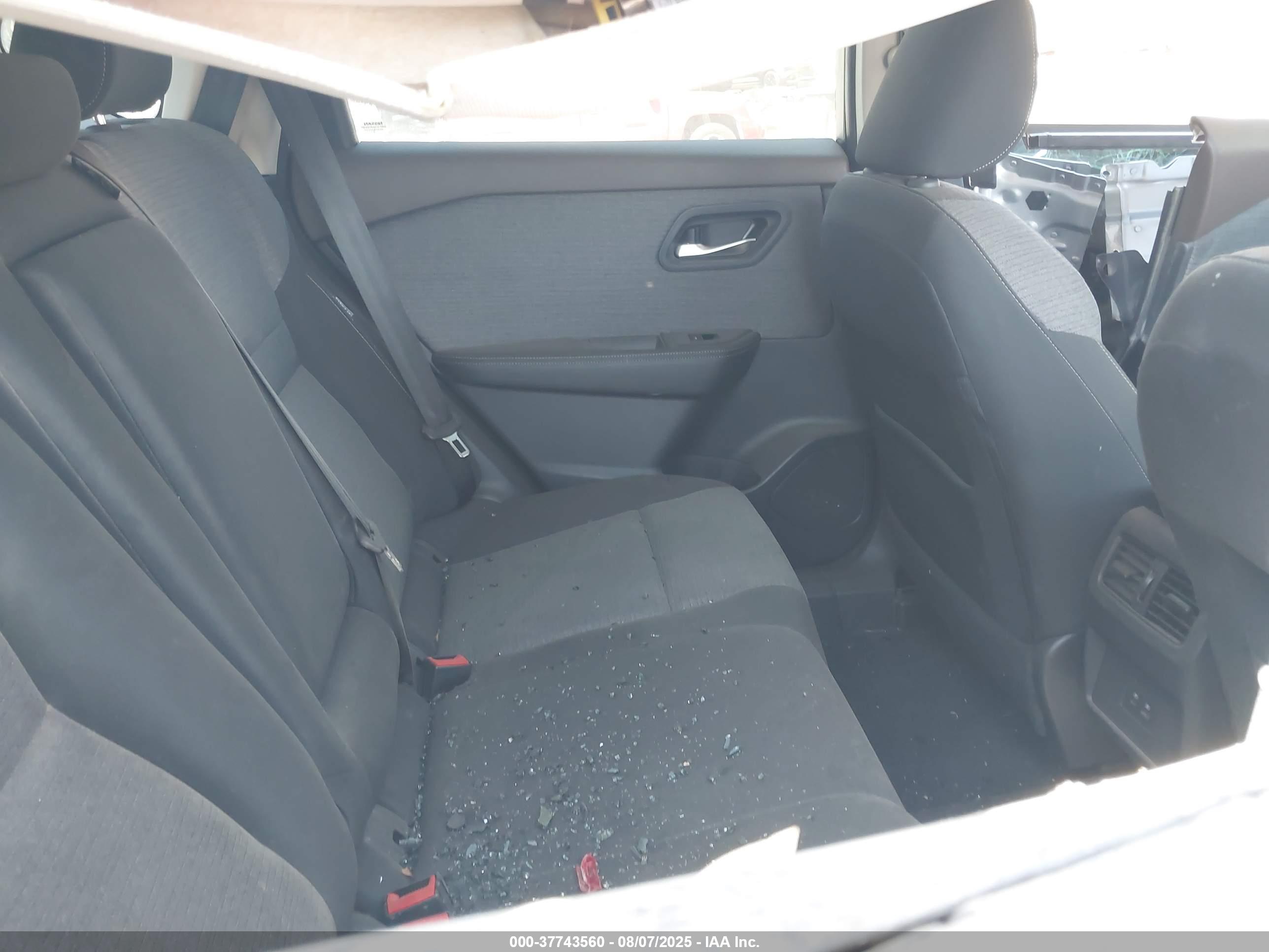 NISSAN ROGUE image 8