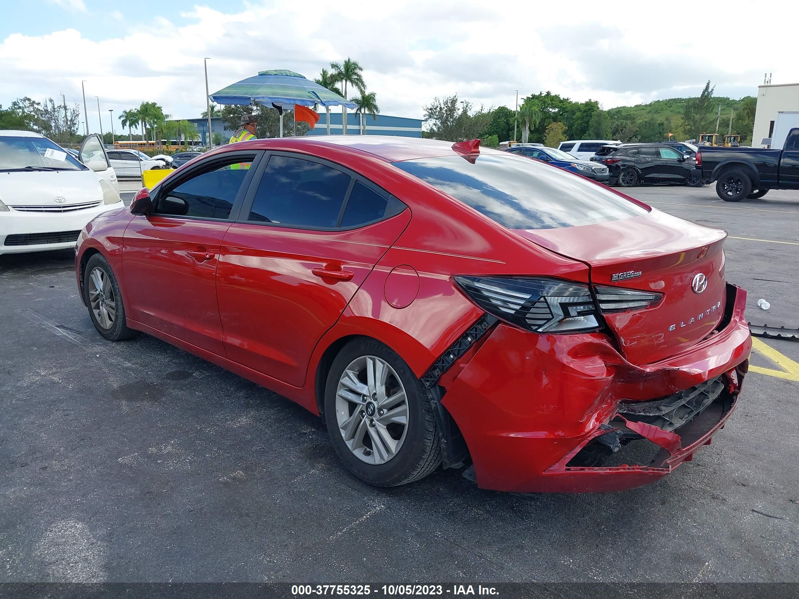 HYUNDAI ELANTRA image 3
