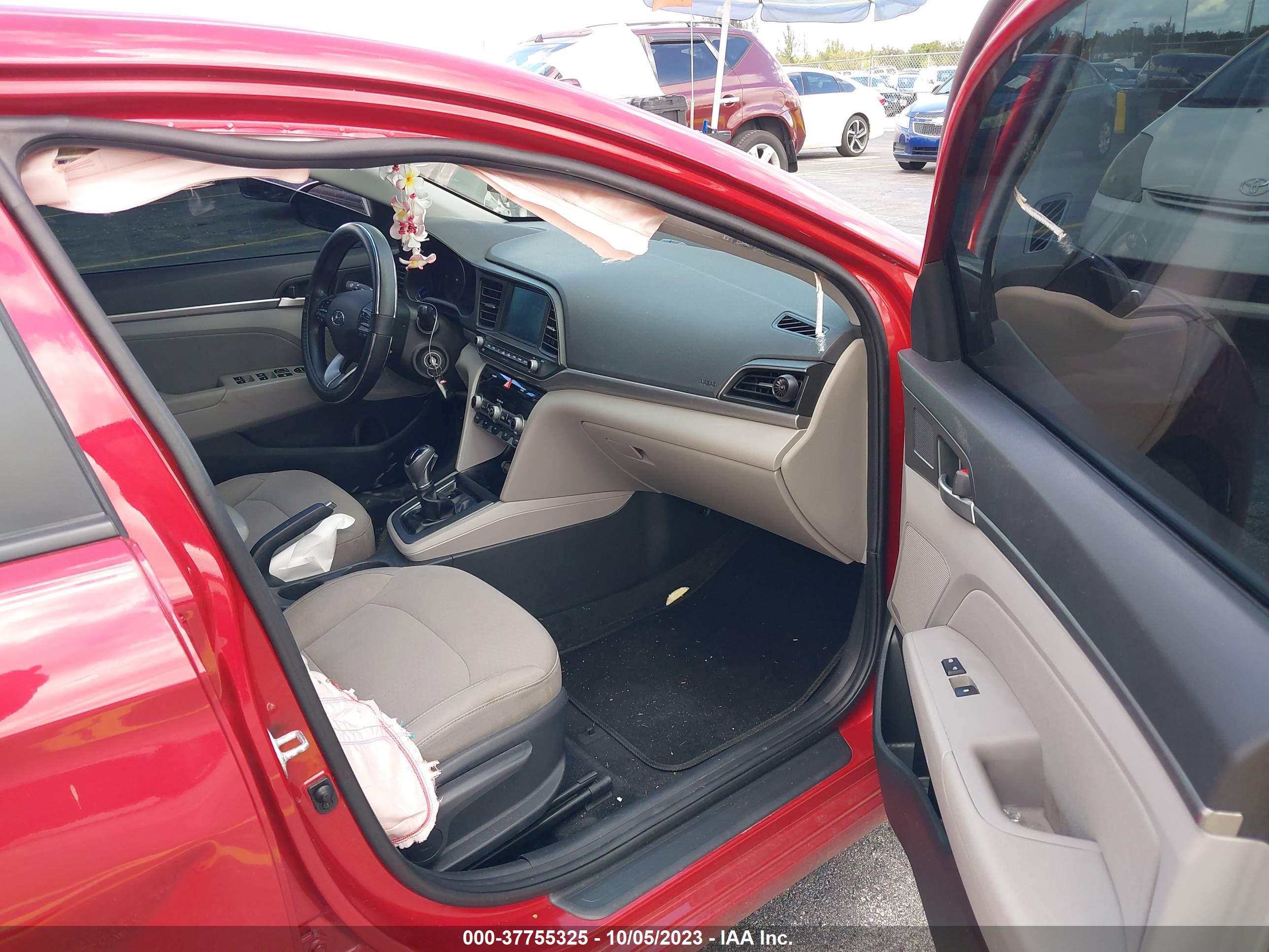 HYUNDAI ELANTRA image 5