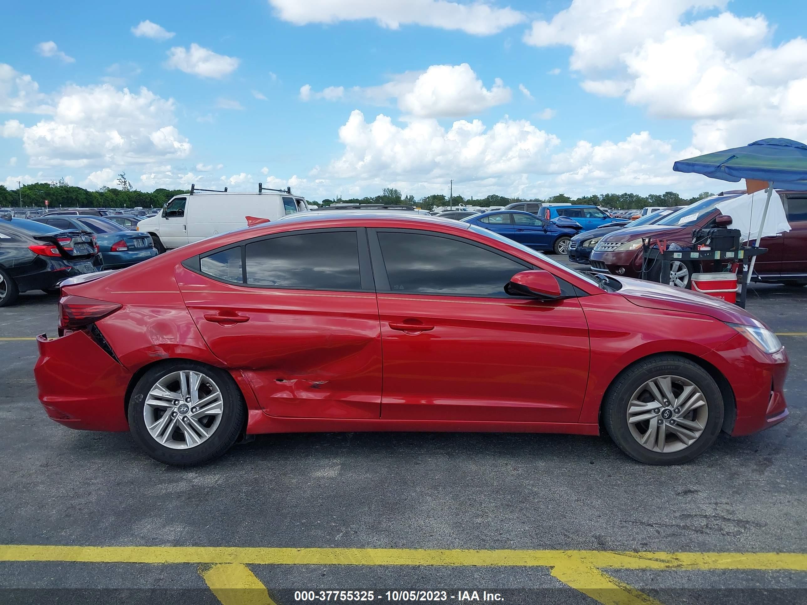 HYUNDAI ELANTRA image 6