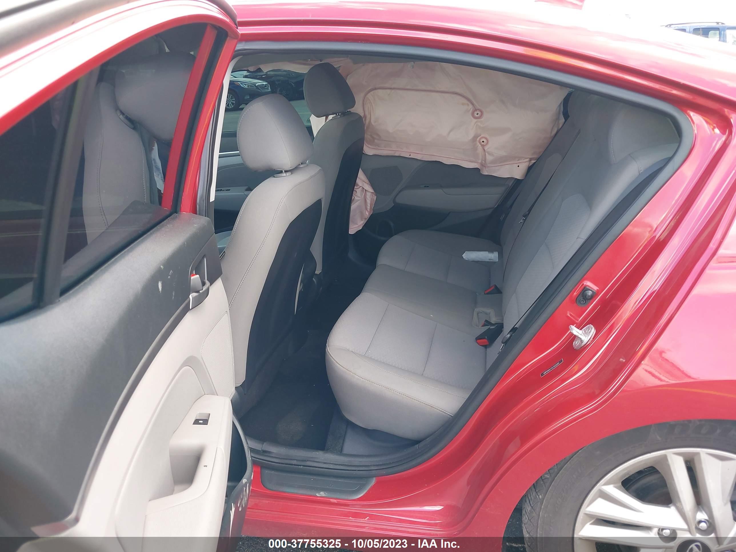 HYUNDAI ELANTRA image 8