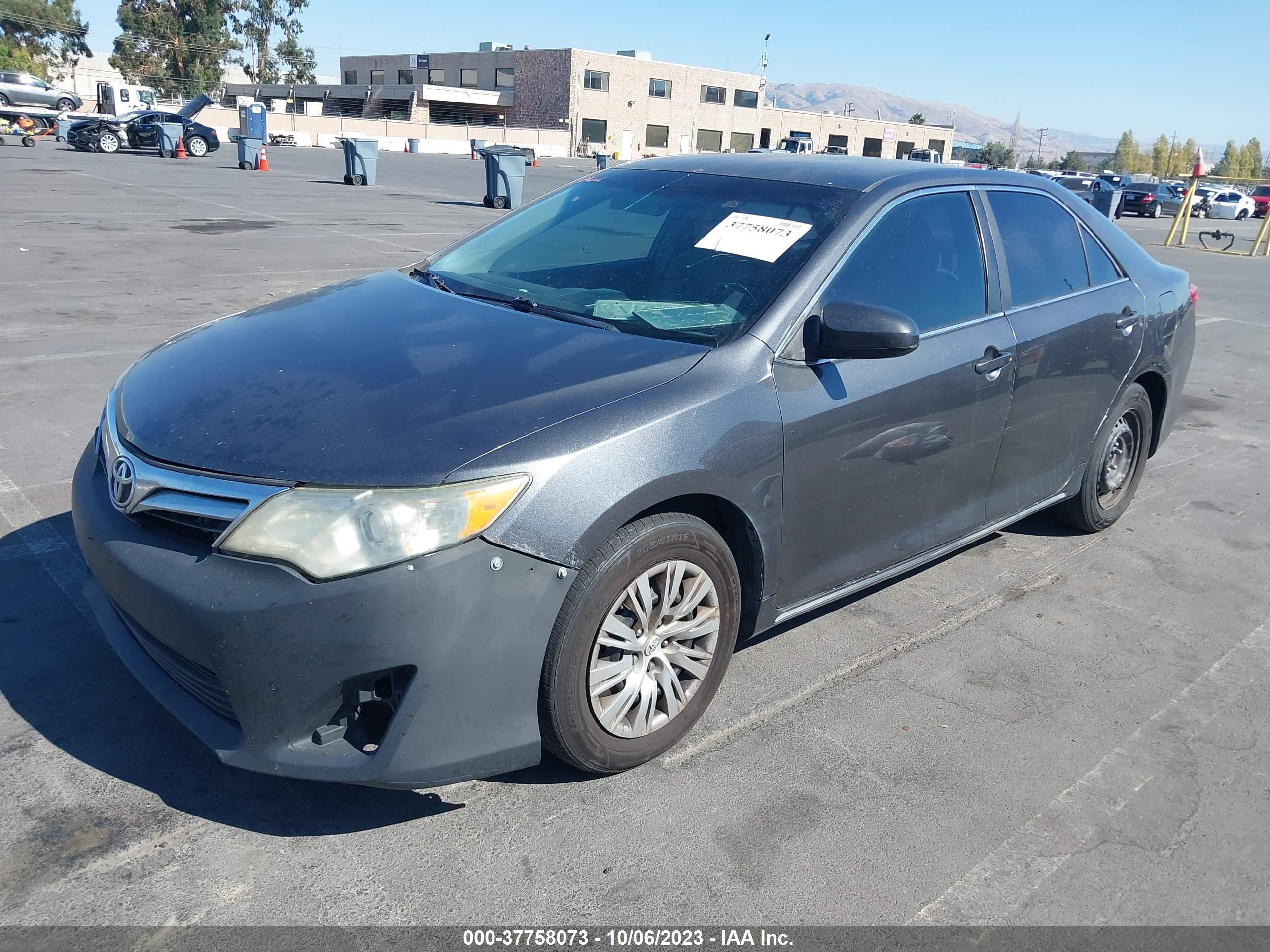 TOYOTA CAMRY image 2
