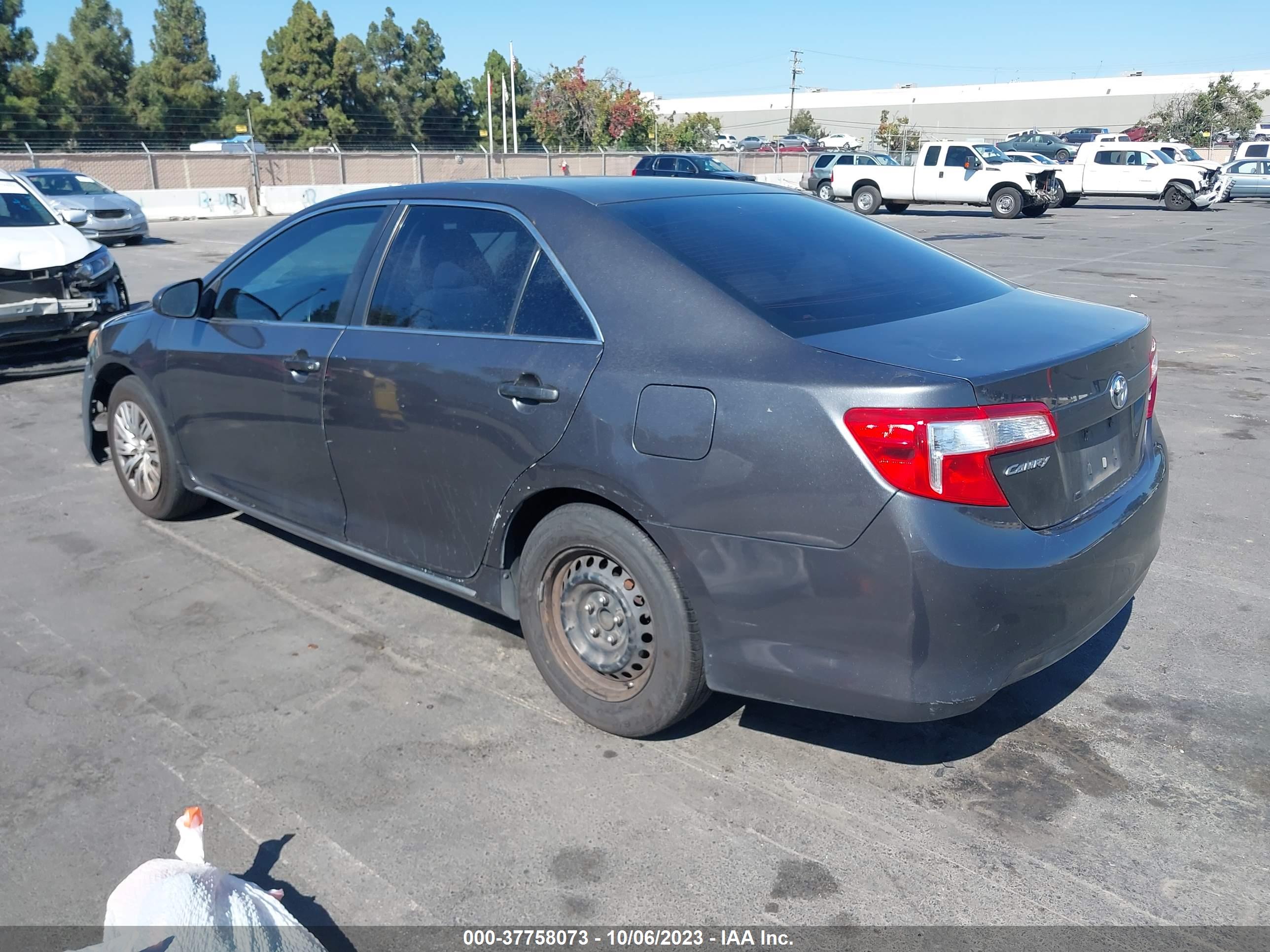 TOYOTA CAMRY image 3