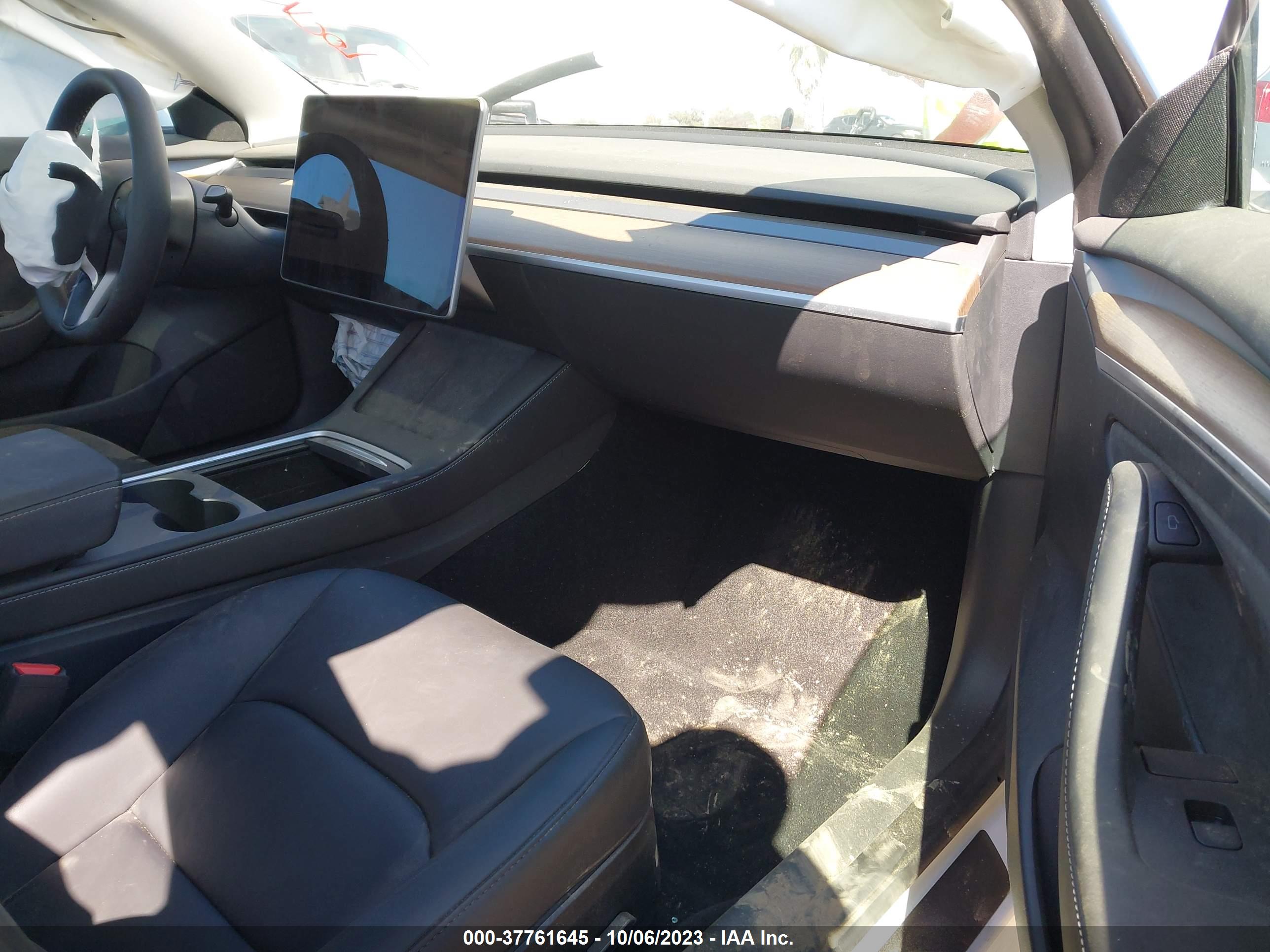 TESLA MODEL image 5