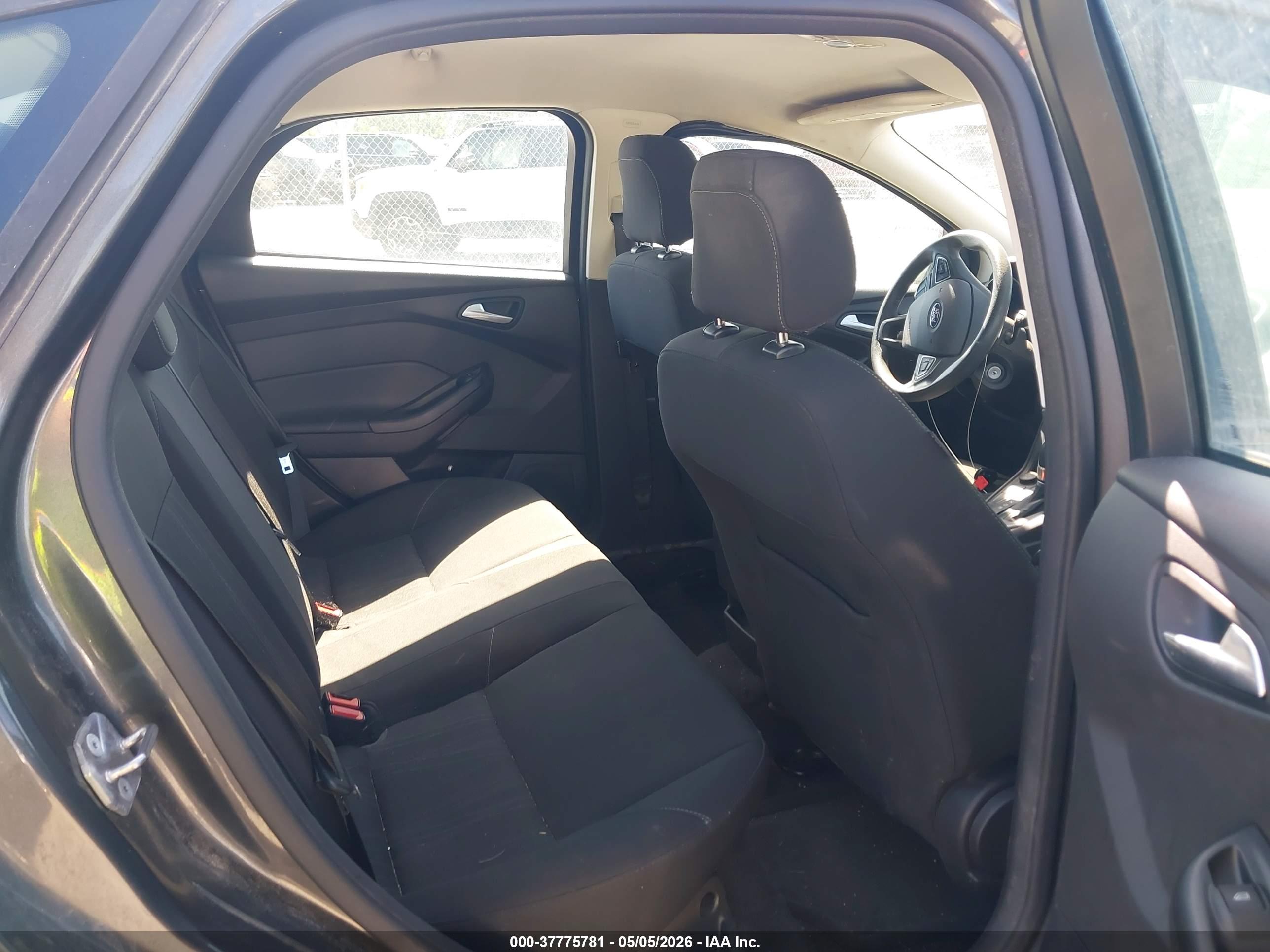 FORD FOCUS image 8