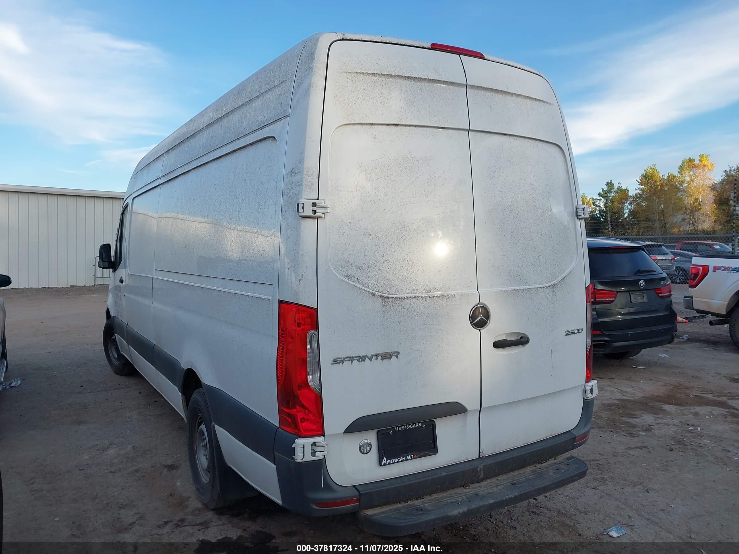 MERCEDES-BENZ SPRINTER image 3