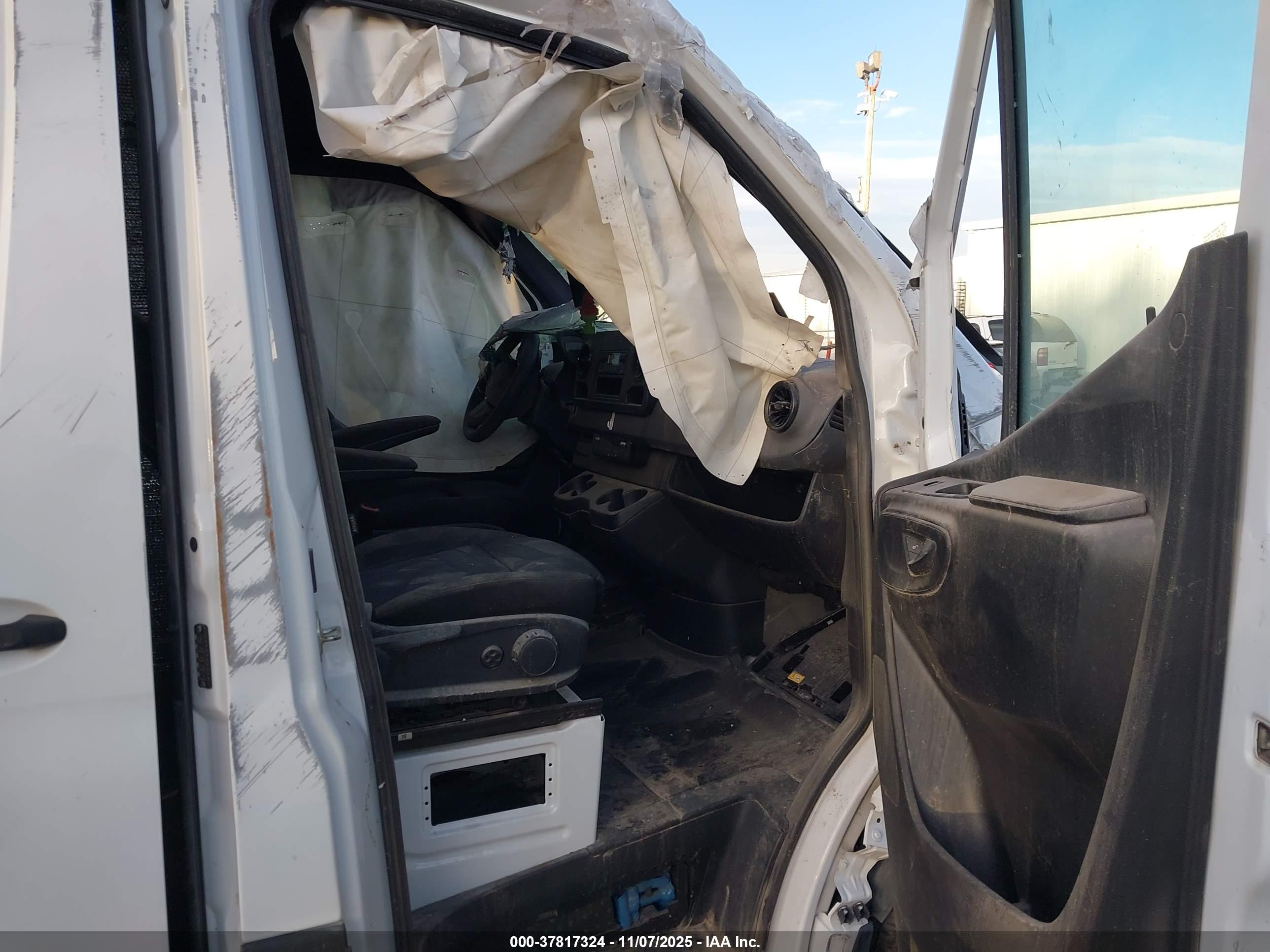 MERCEDES-BENZ SPRINTER image 5