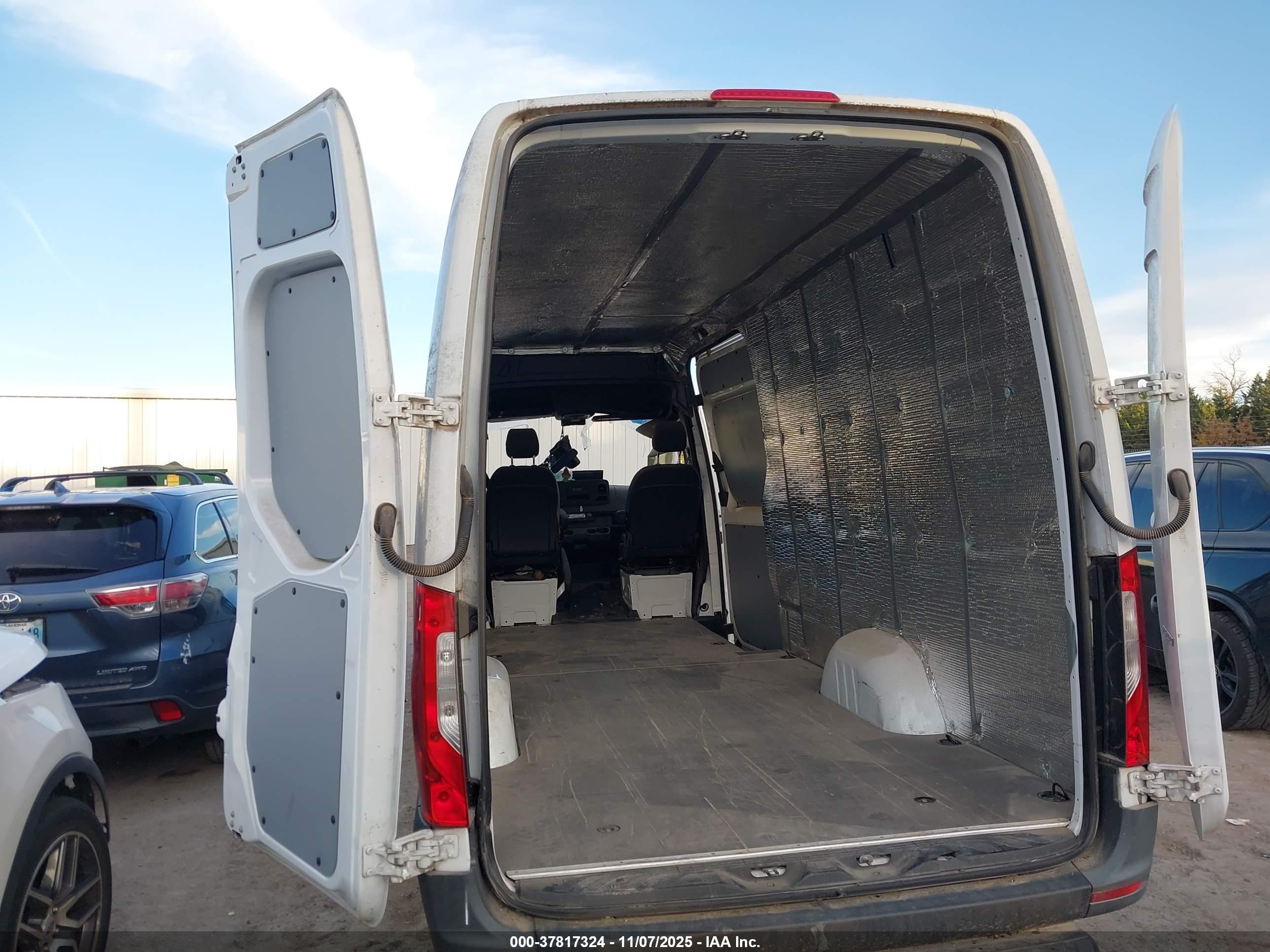 MERCEDES-BENZ SPRINTER image 8