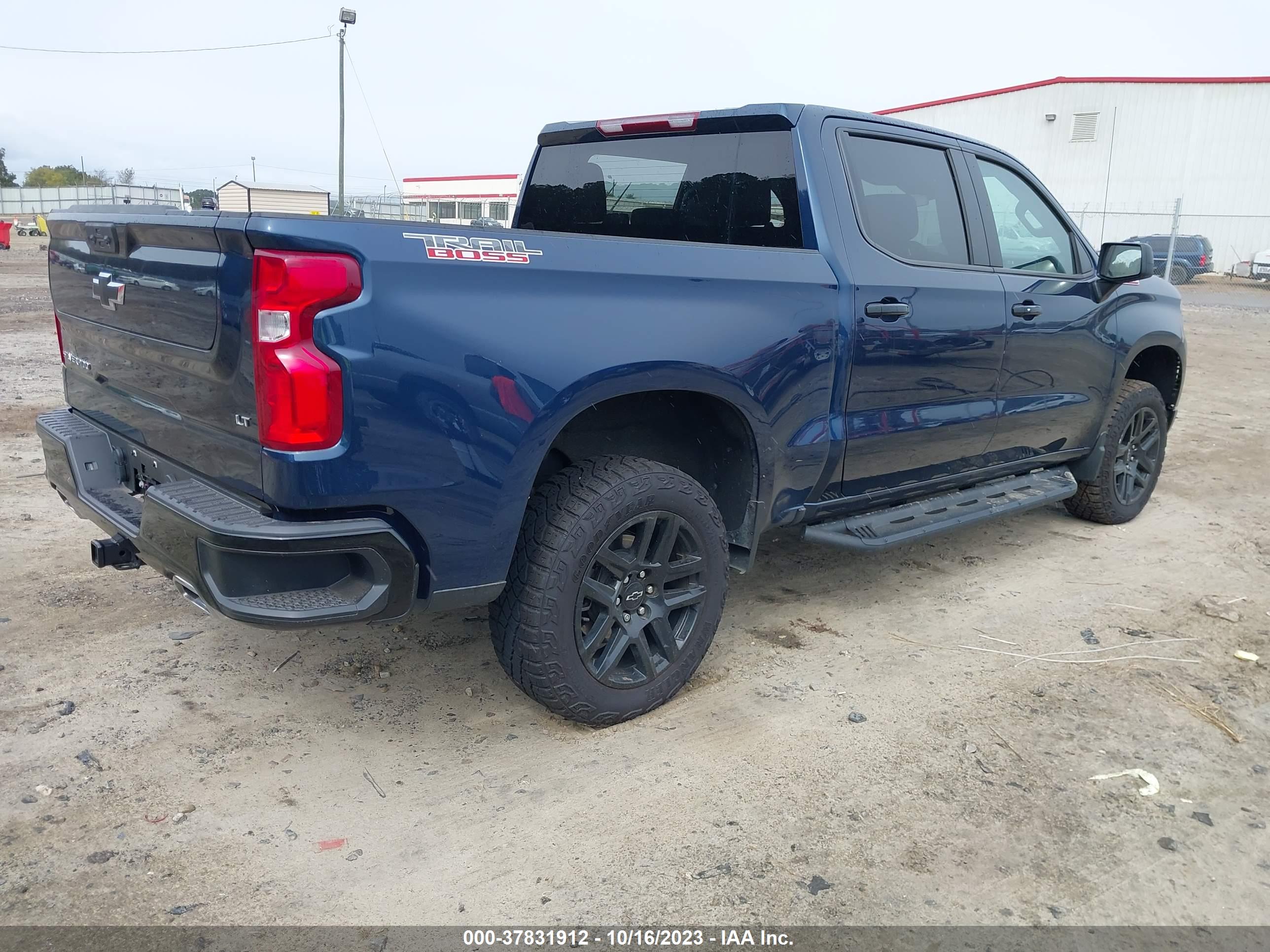 CHEVROLET SILVERADO image 4