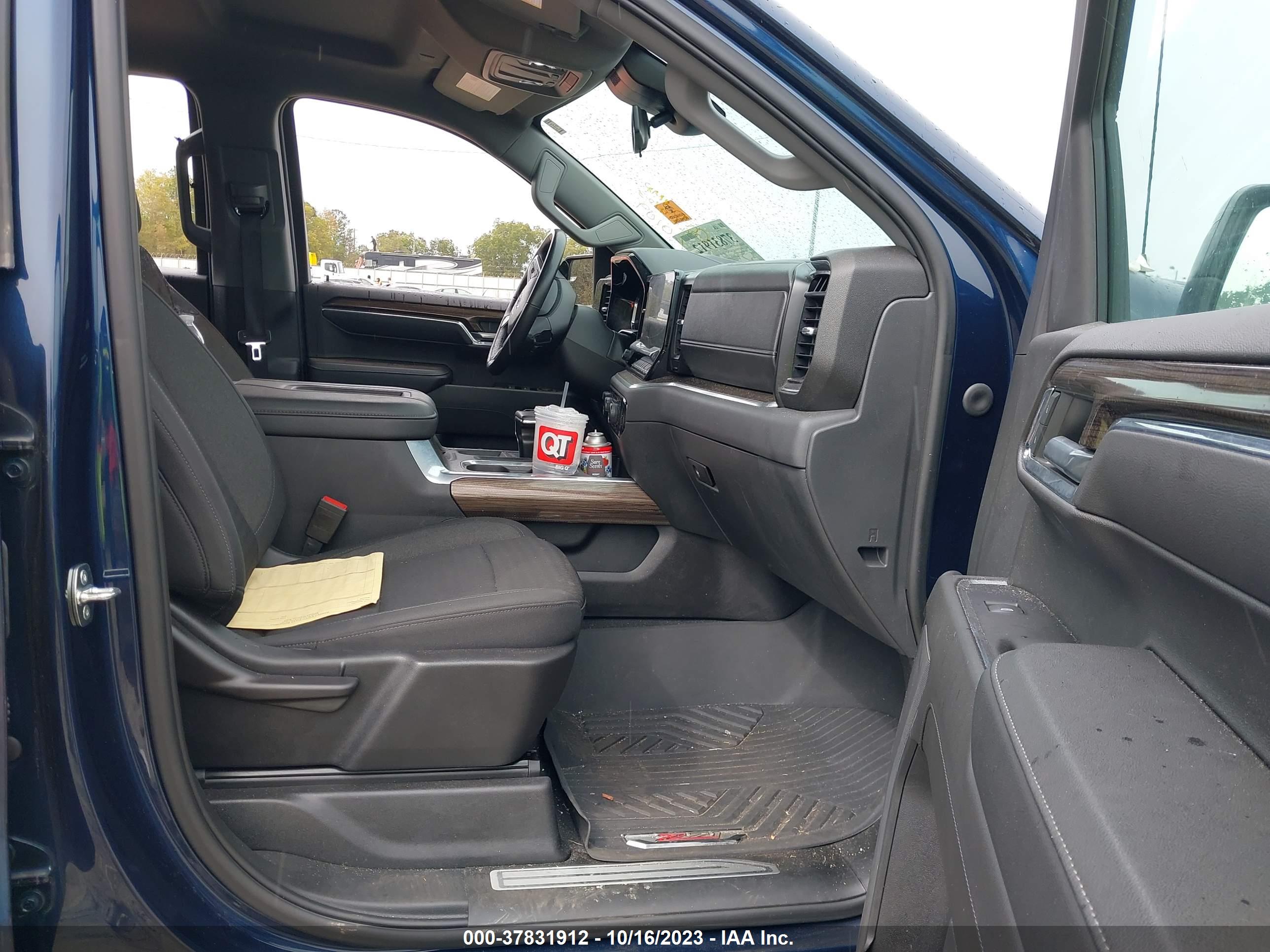 CHEVROLET SILVERADO image 5
