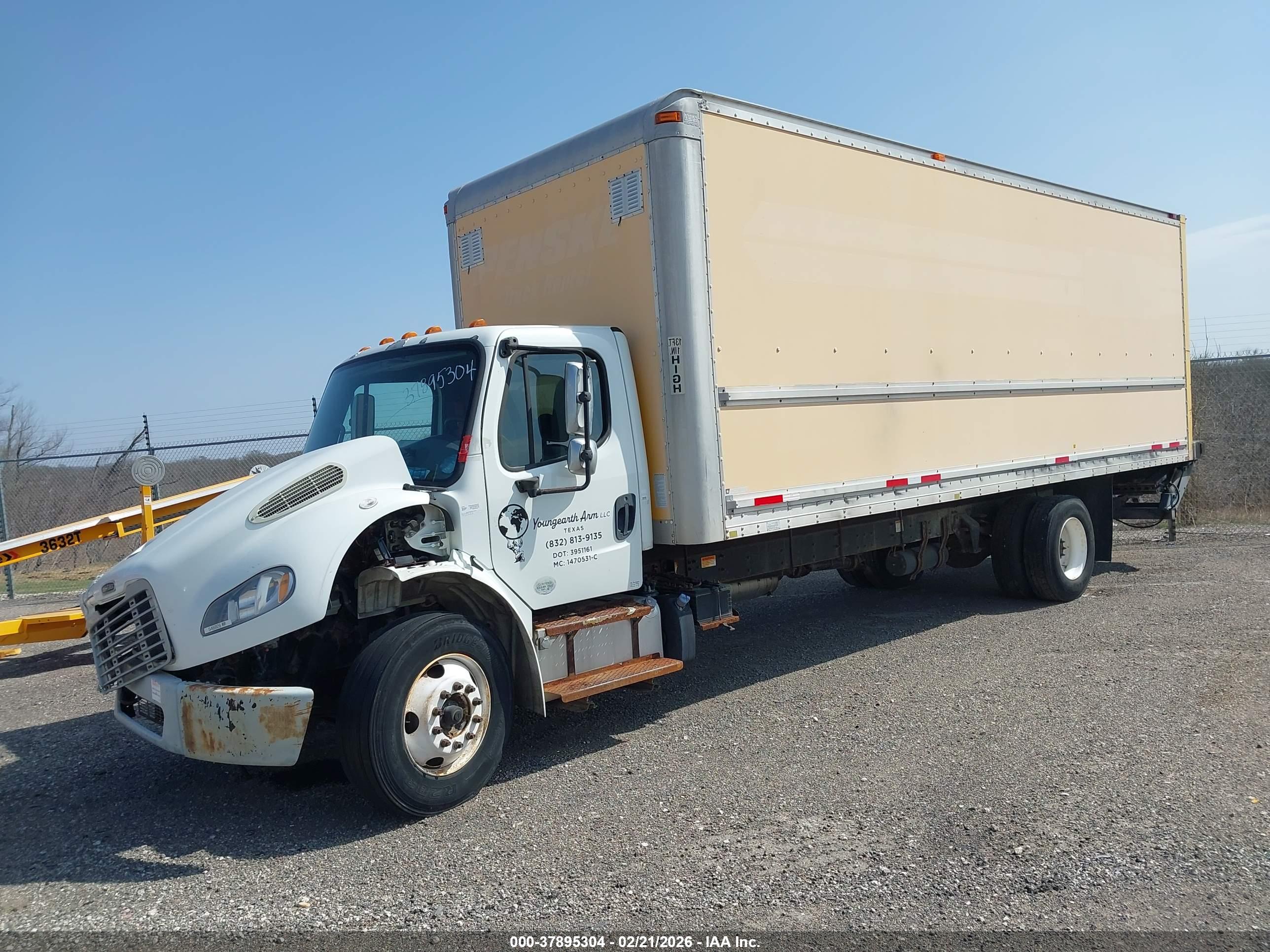 FREIGHTLINER M2 image 2
